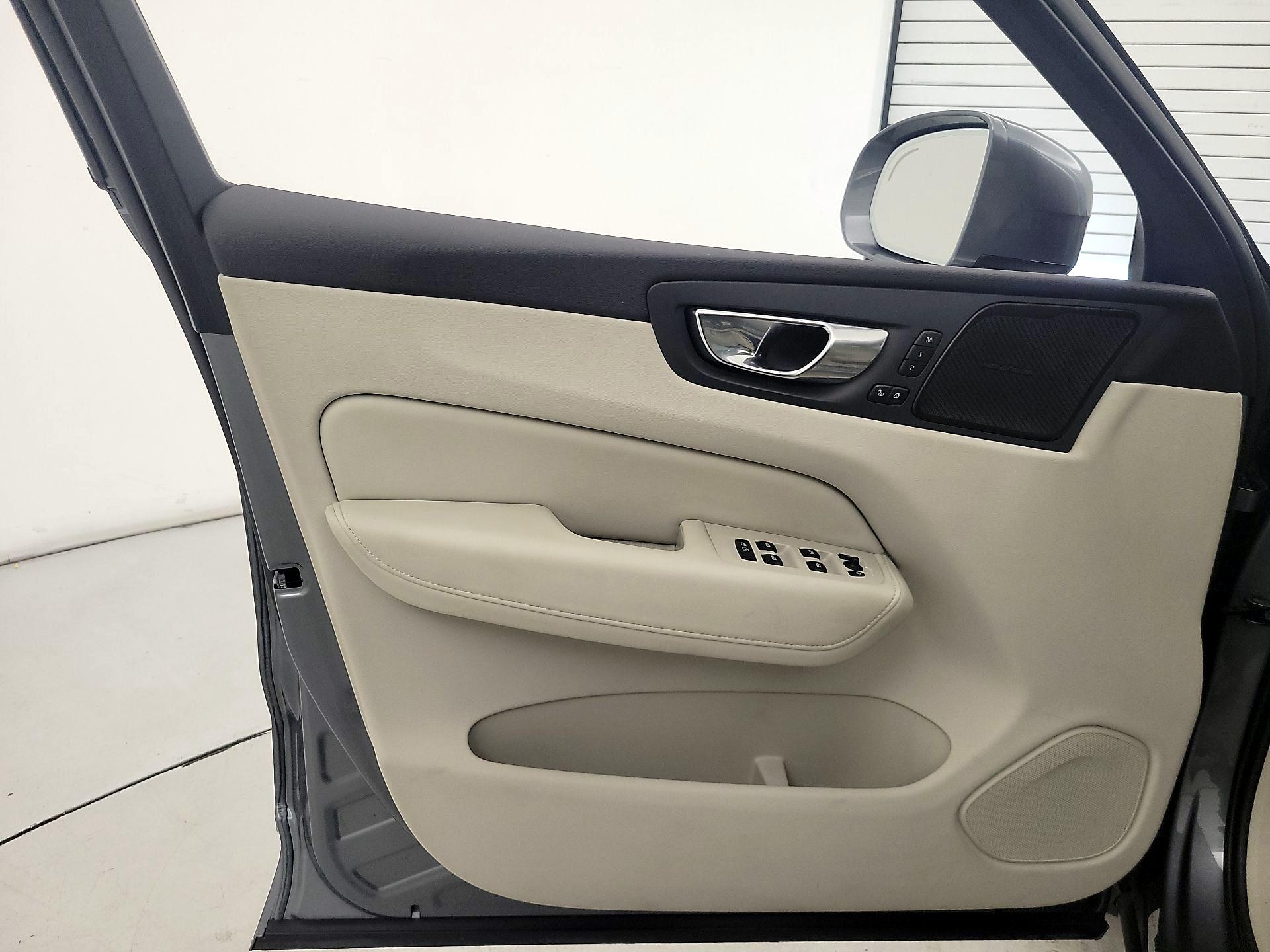Thumbnail: 2021 Volvo XC60 - 12