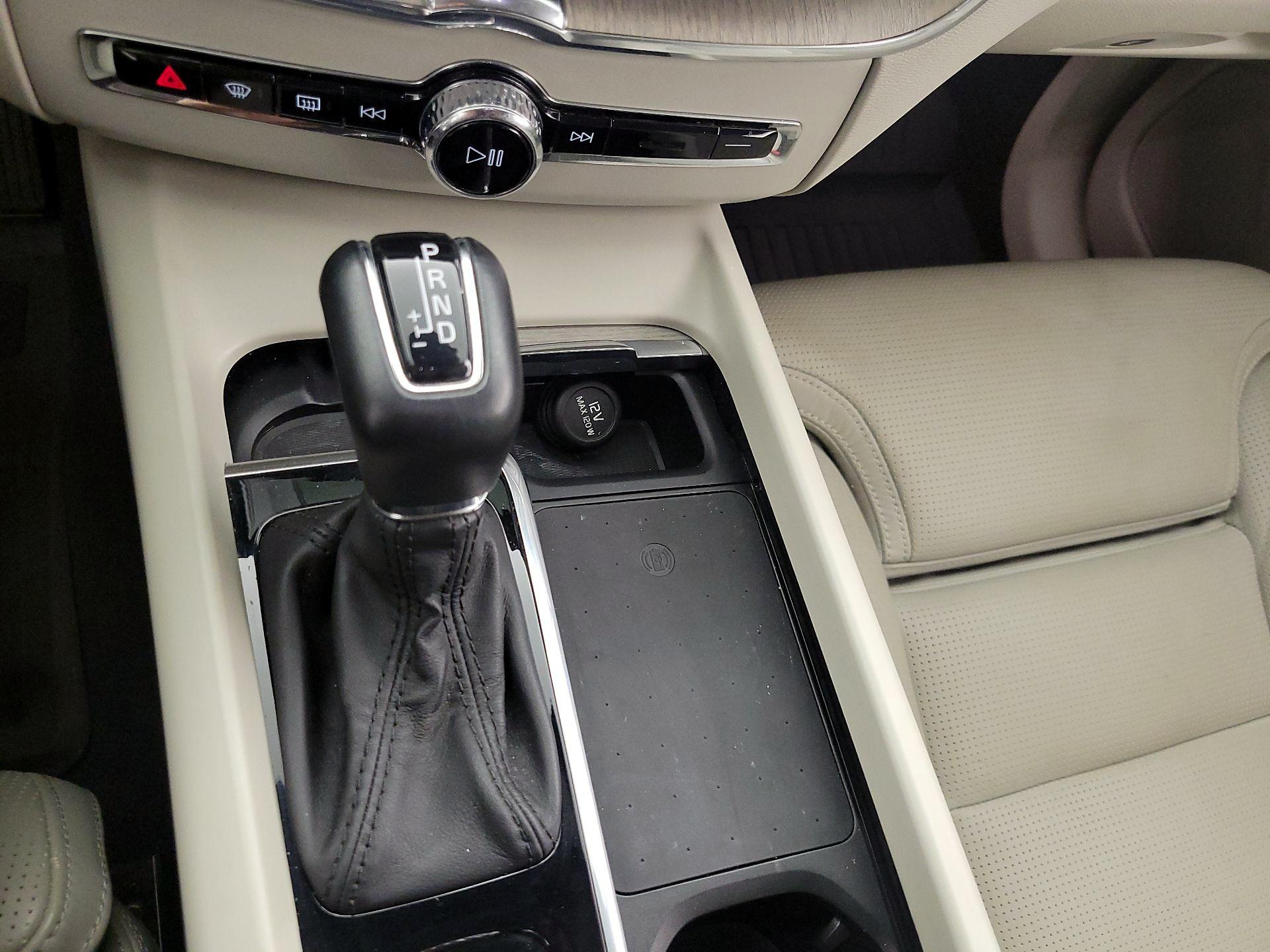 Thumbnail: 2021 Volvo XC60 - 17
