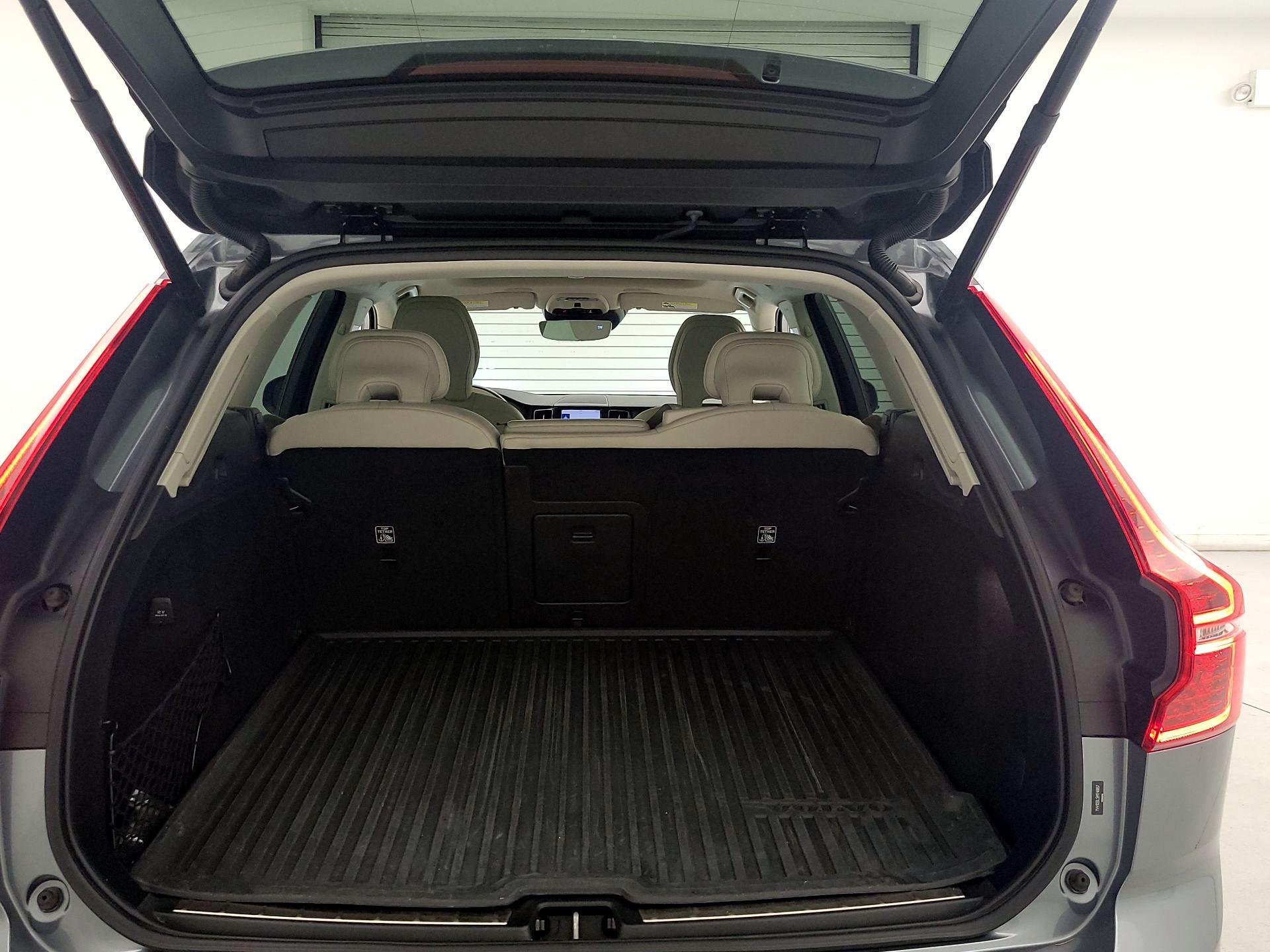 Thumbnail: 2021 Volvo XC60 - 20
