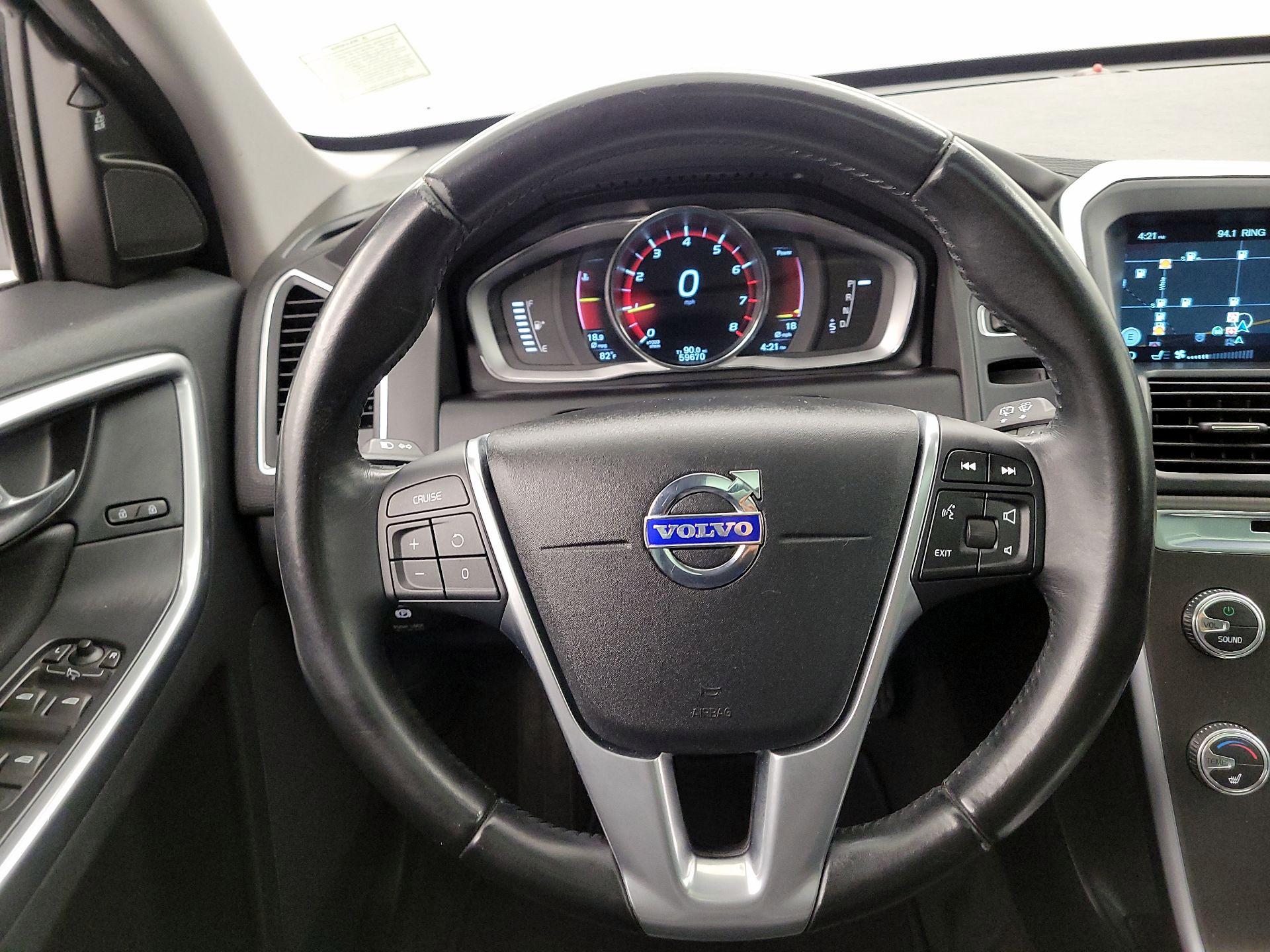 Thumbnail: 2015 Volvo XC60 - 10