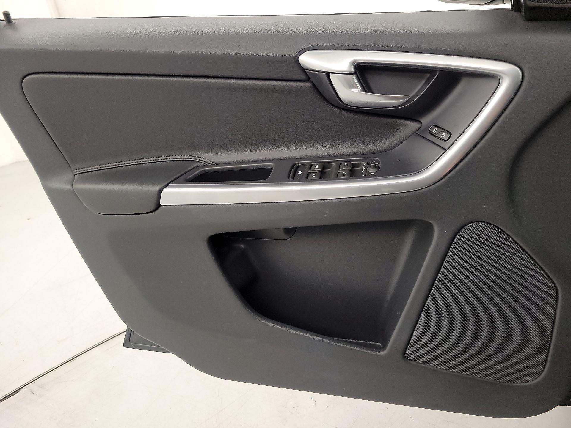 Thumbnail: 2015 Volvo XC60 - 12