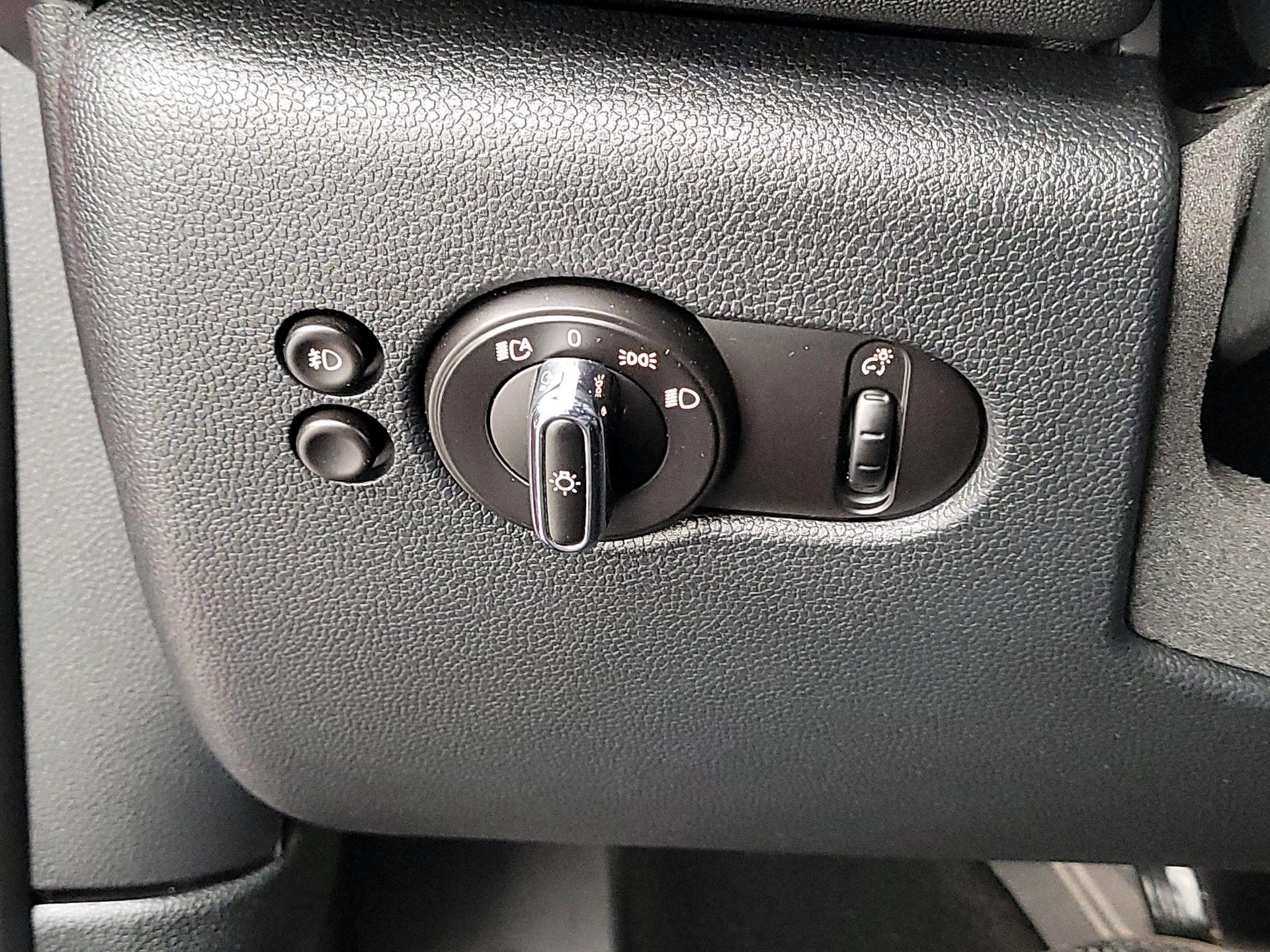 Thumbnail: 2016 MINI Cooper Hardtop - 13