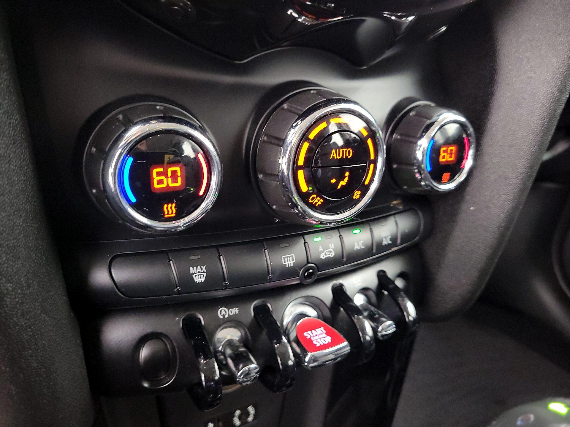 Thumbnail: 2016 MINI Cooper Hardtop - 15
