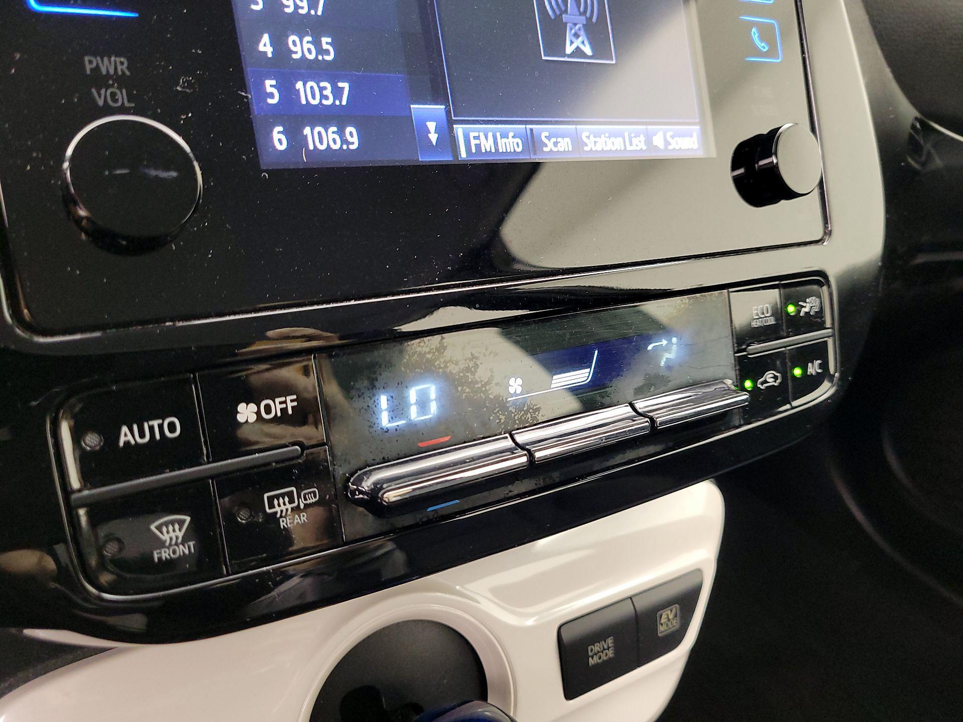 Thumbnail: 2016 Toyota Prius - 16