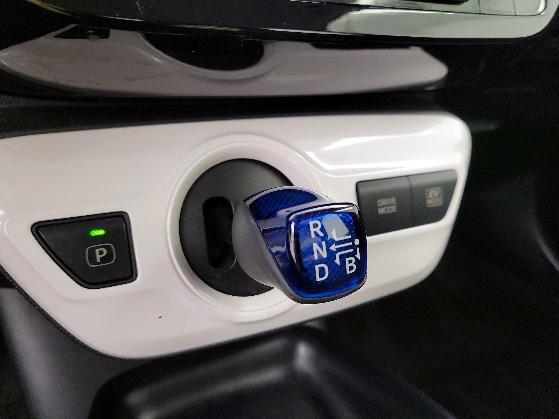 Thumbnail: 2016 Toyota Prius - 17