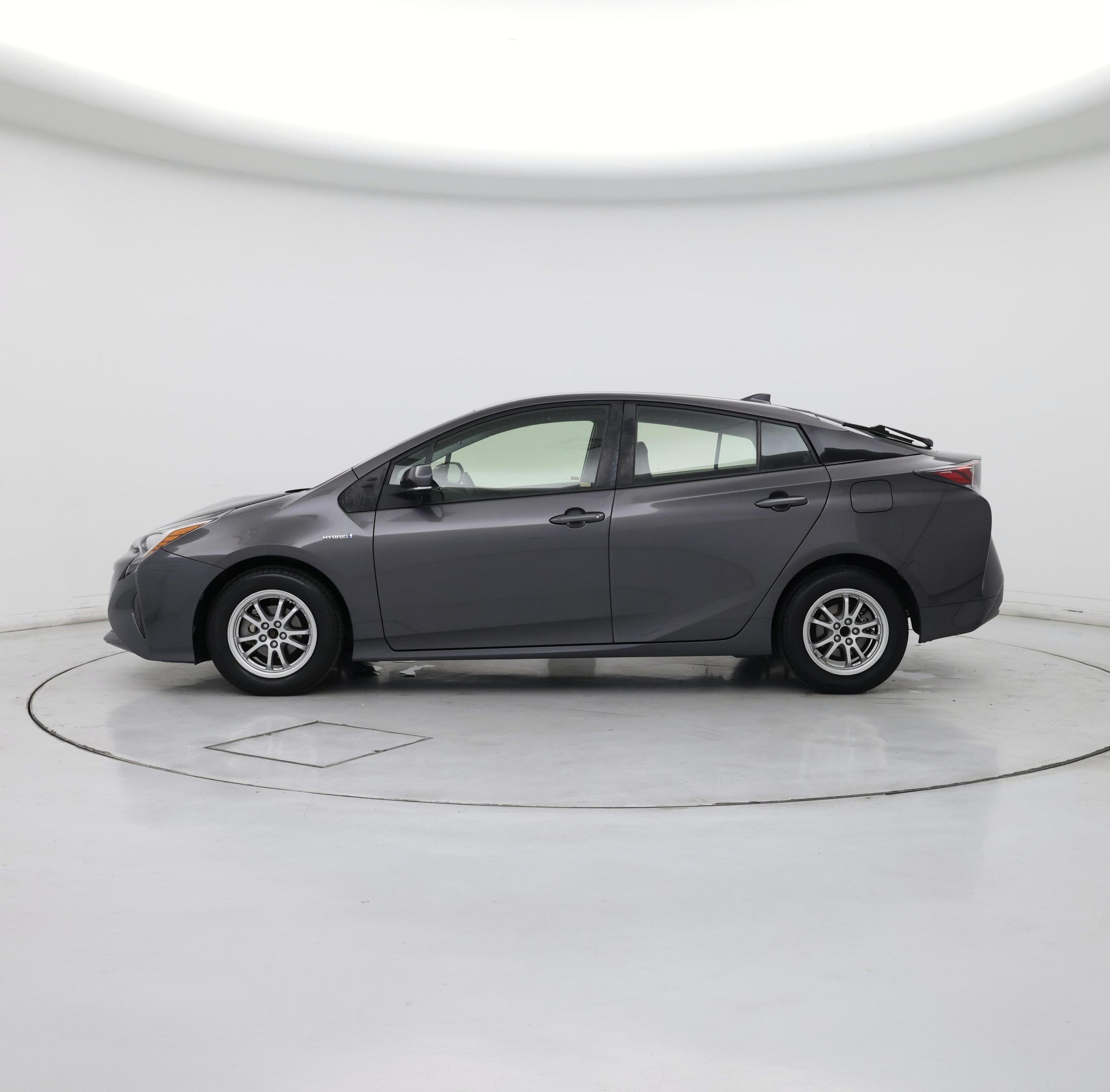 Thumbnail: 2016 Toyota Prius - 3