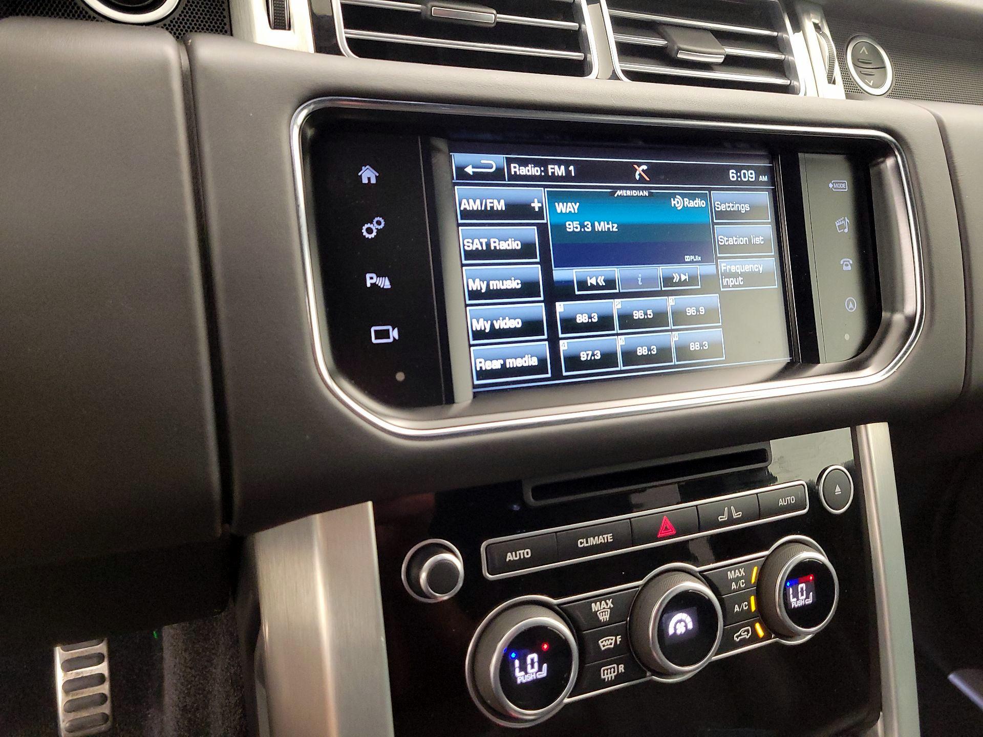 Thumbnail: 2016 Land Rover Range Rover - 16