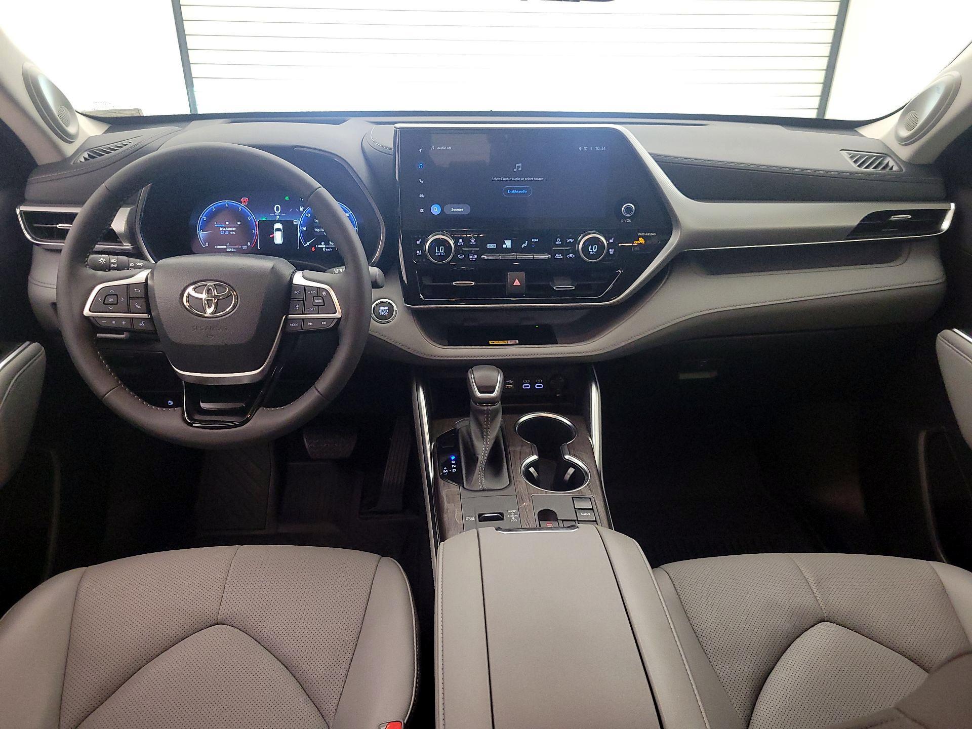 Thumbnail: 2023 Toyota Highlander - 9