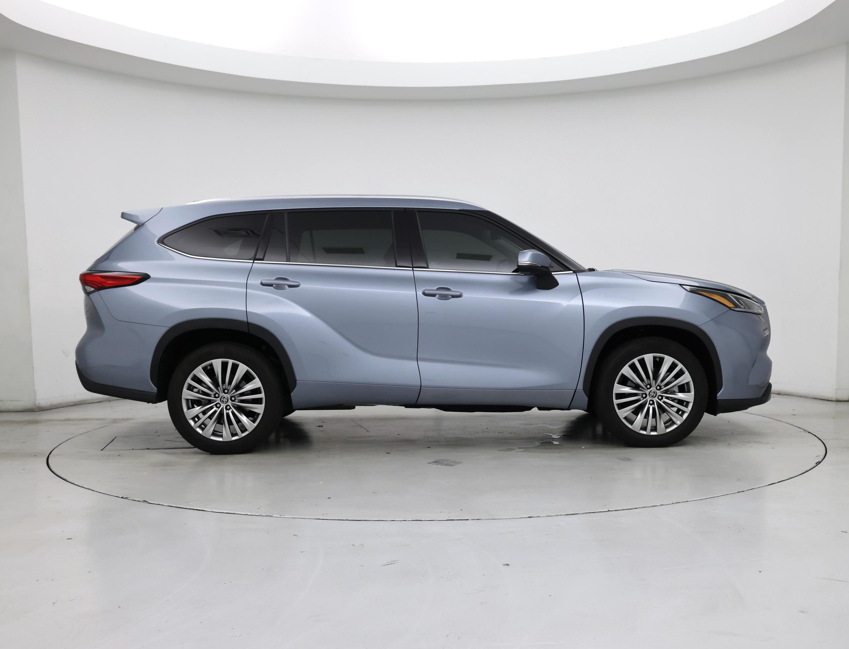 Thumbnail: 2023 Toyota Highlander - 7