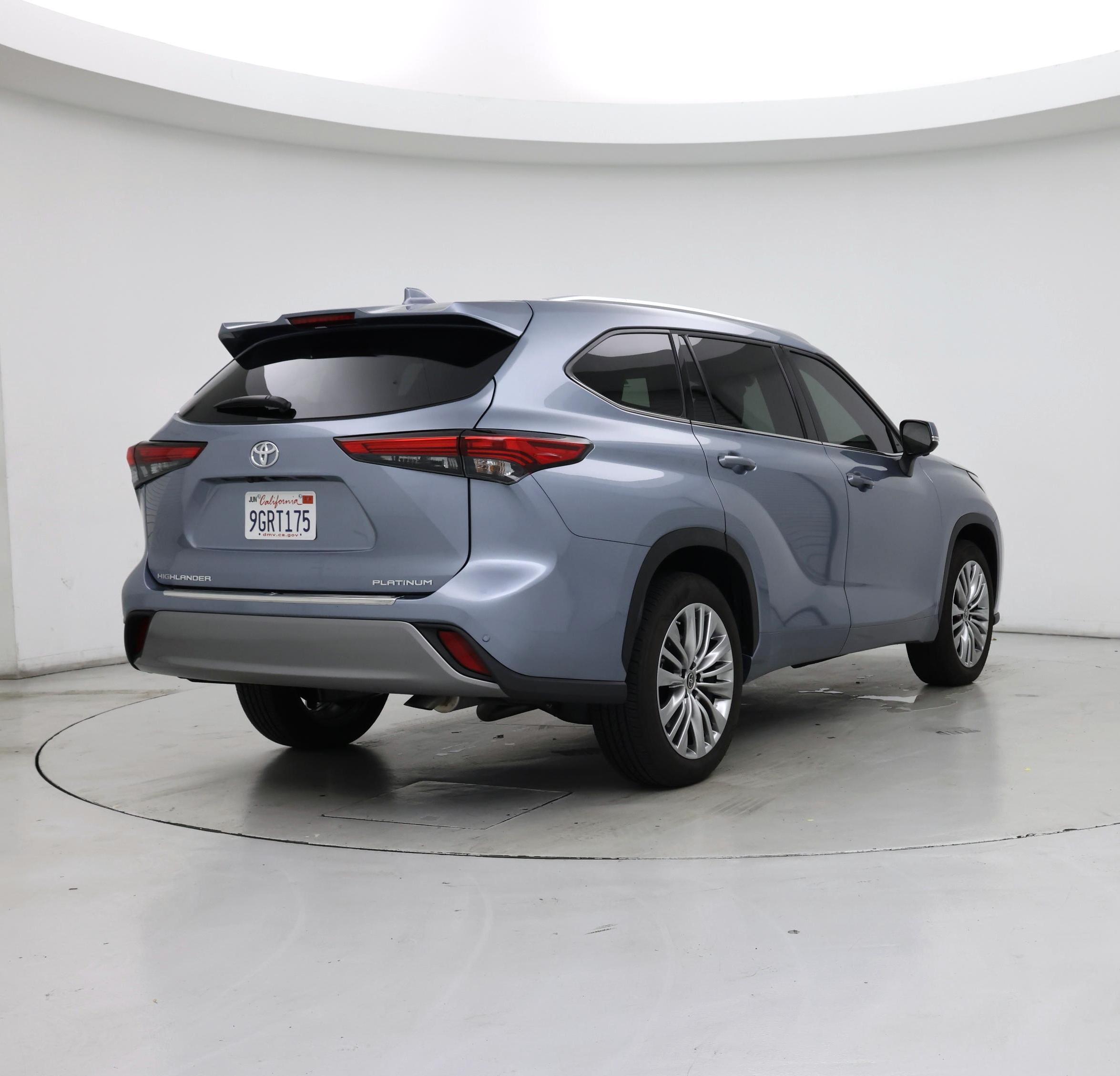 Thumbnail: 2023 Toyota Highlander - 8