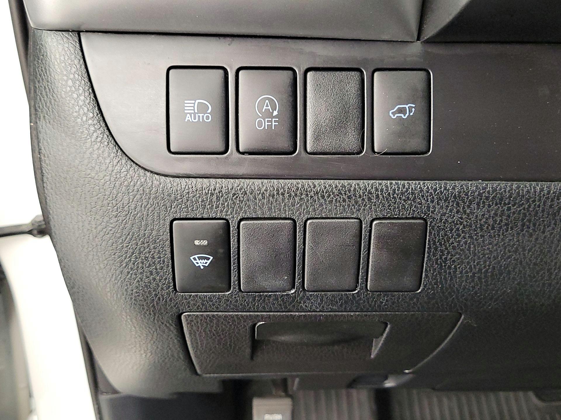 Thumbnail: 2018 Toyota Highlander - 13