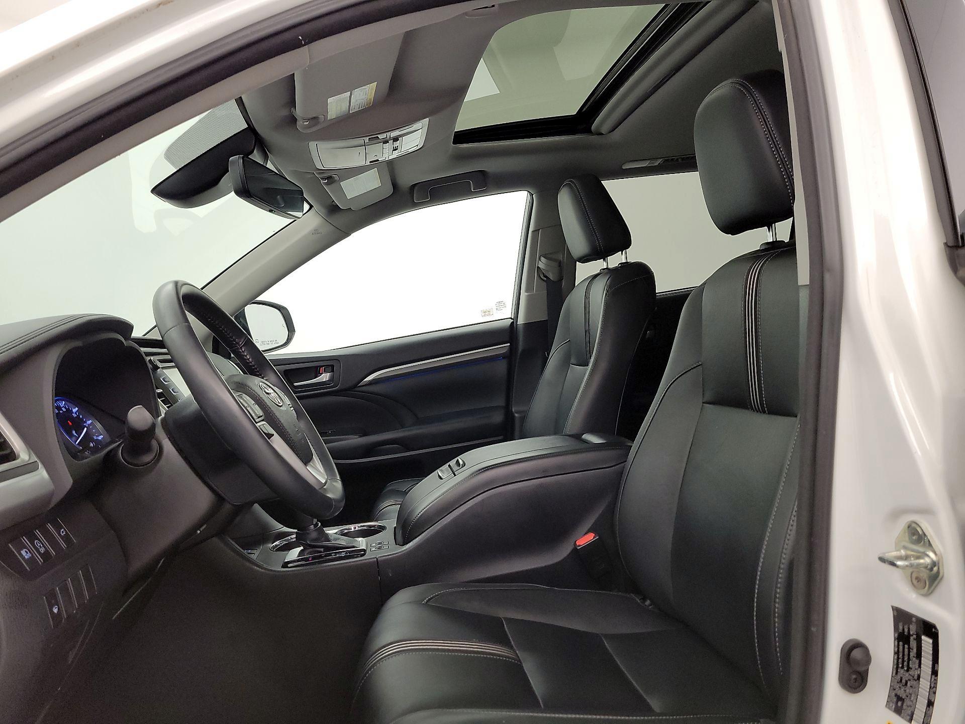 Thumbnail: 2018 Toyota Highlander - 20