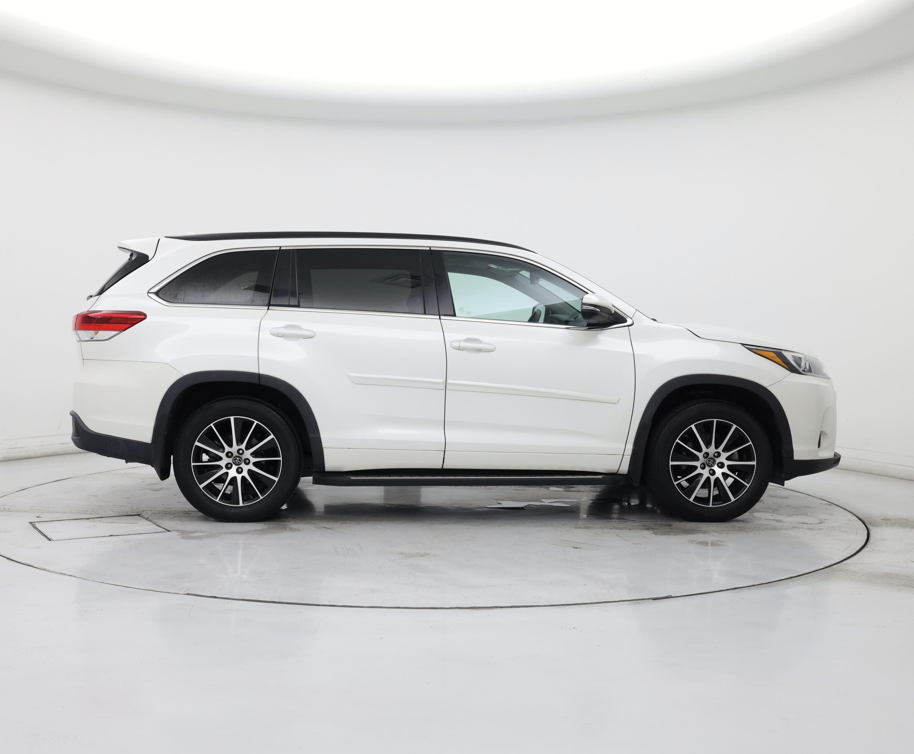 Thumbnail: 2018 Toyota Highlander - 7