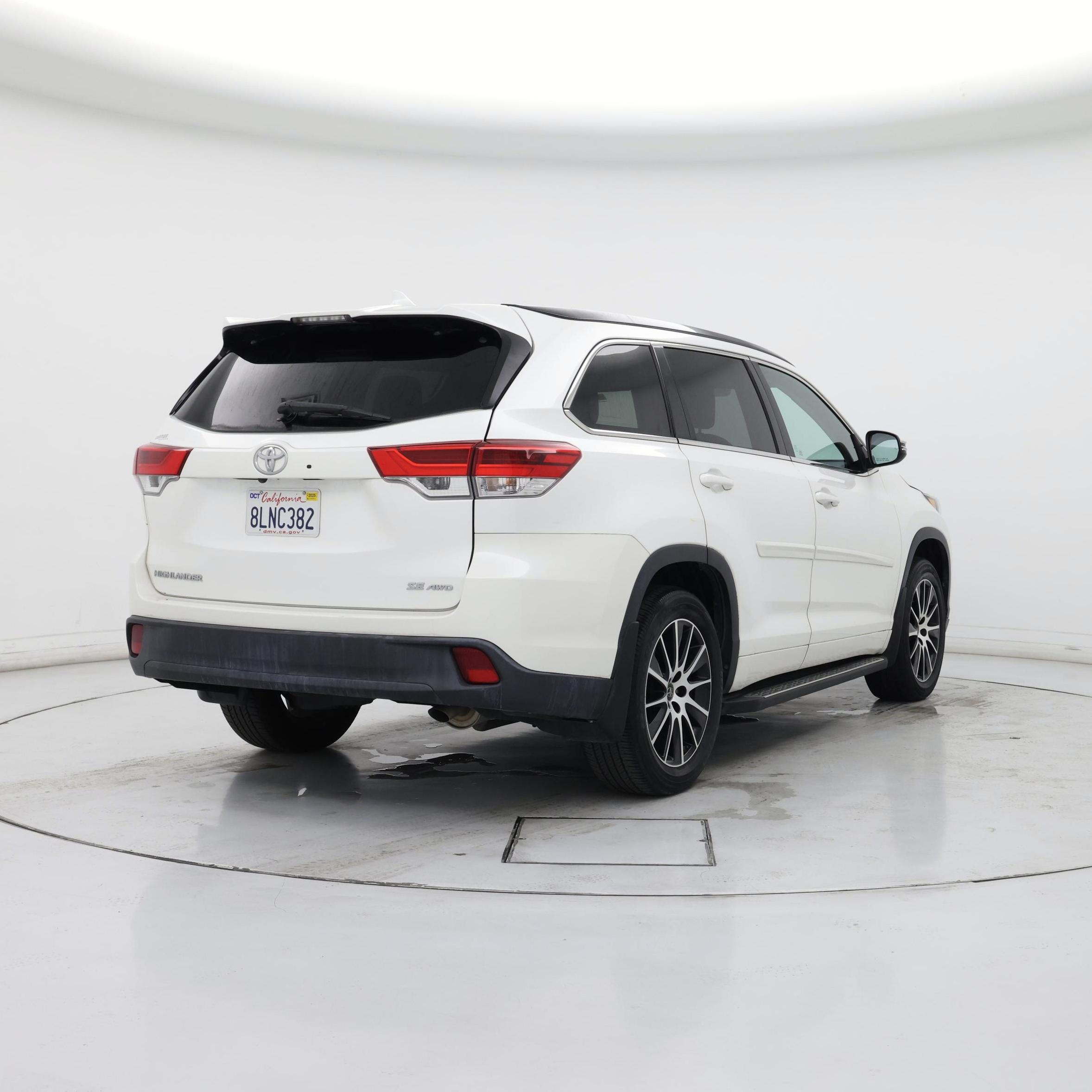 Thumbnail: 2018 Toyota Highlander - 8