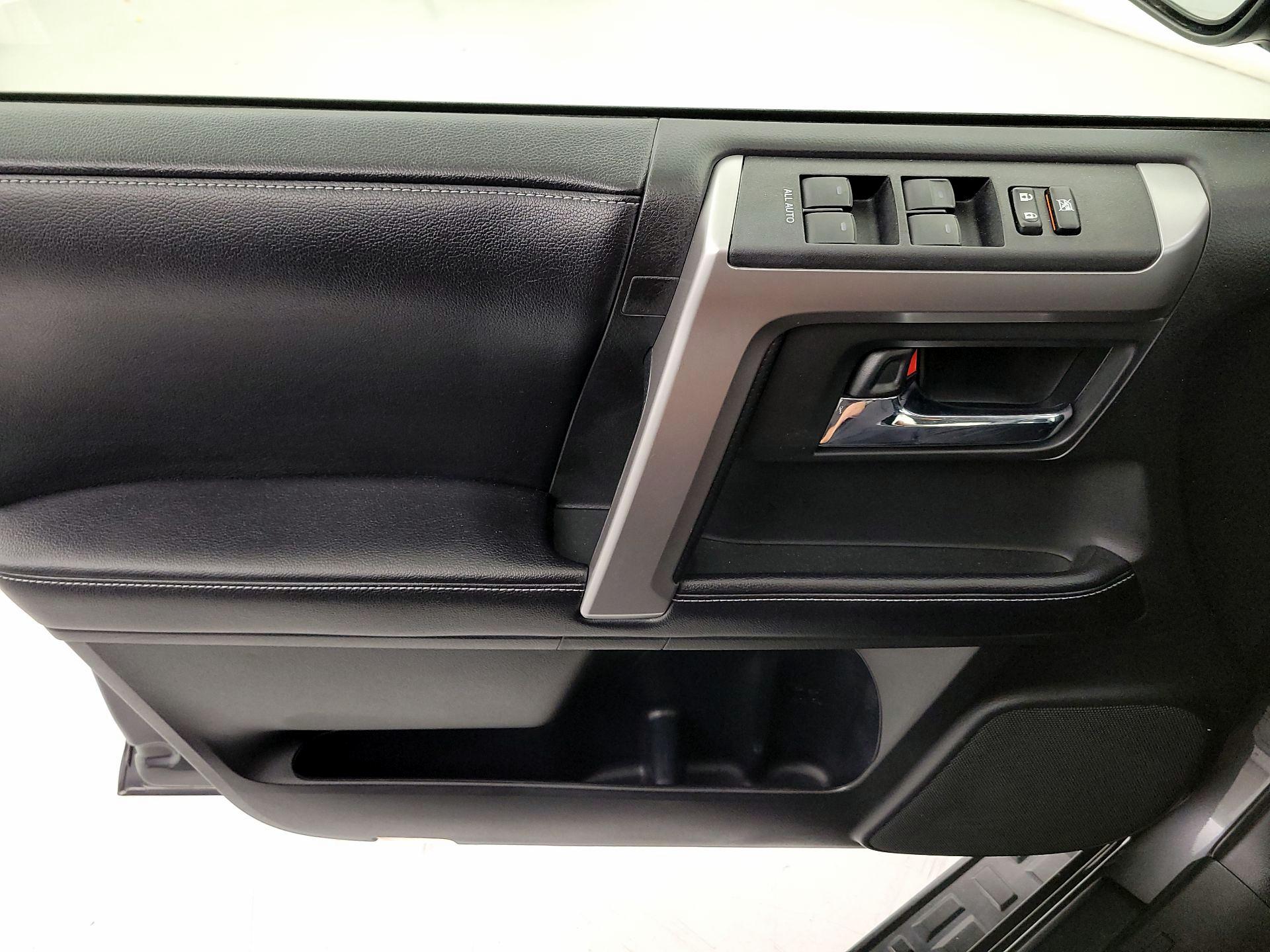 Thumbnail: 2017 Toyota 4Runner - 12