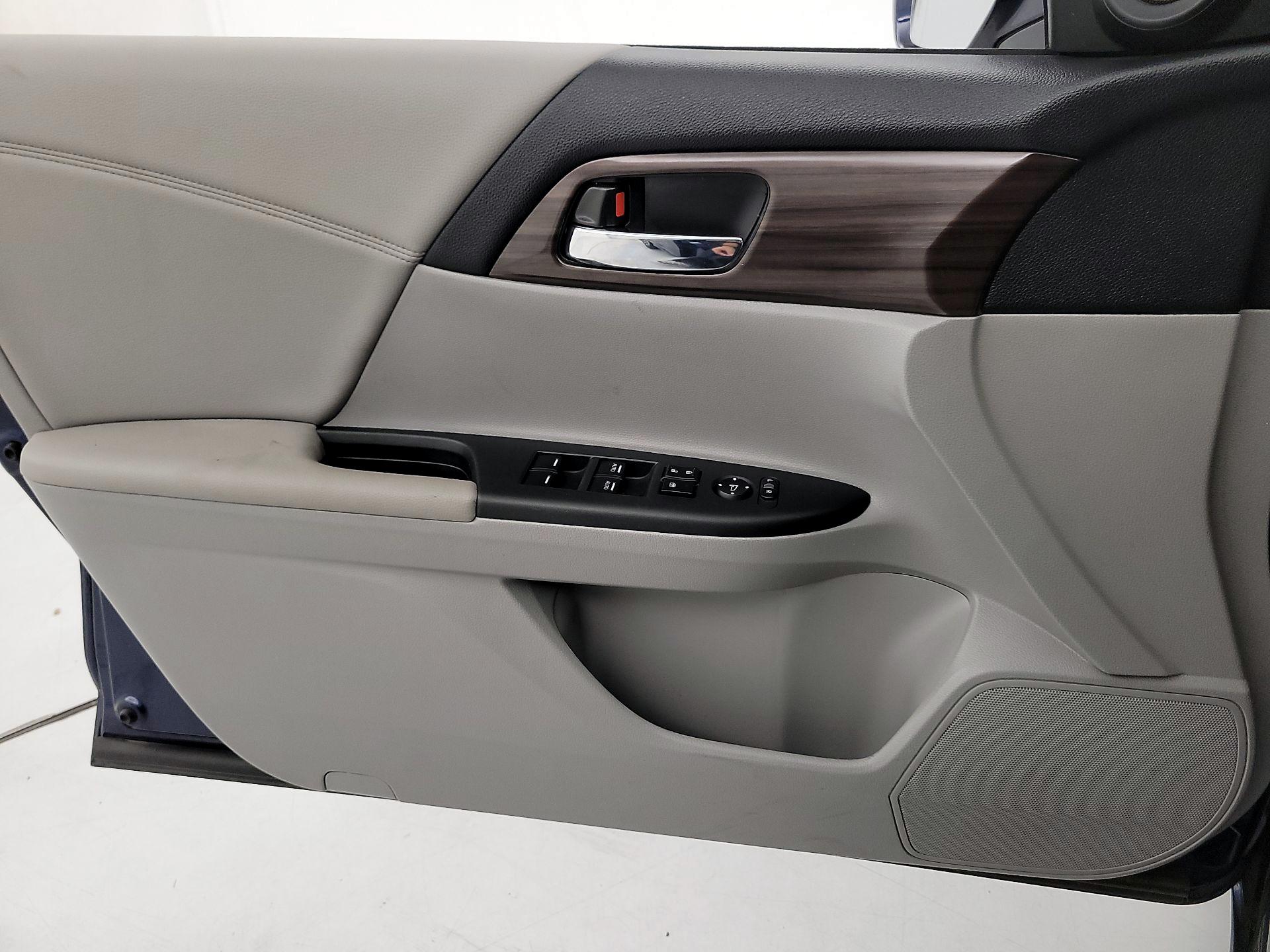 Thumbnail: 2016 Honda Accord - 12