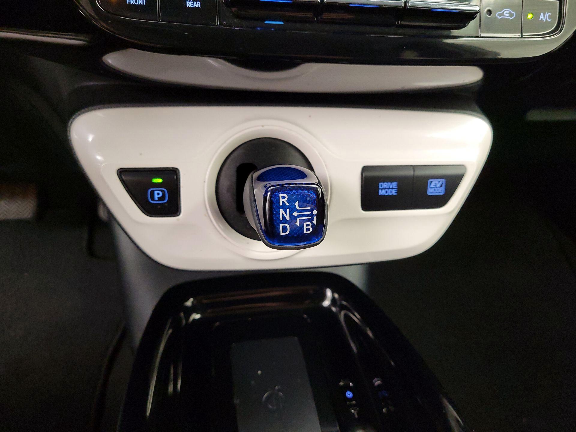 Thumbnail: 2017 Toyota Prius - 18