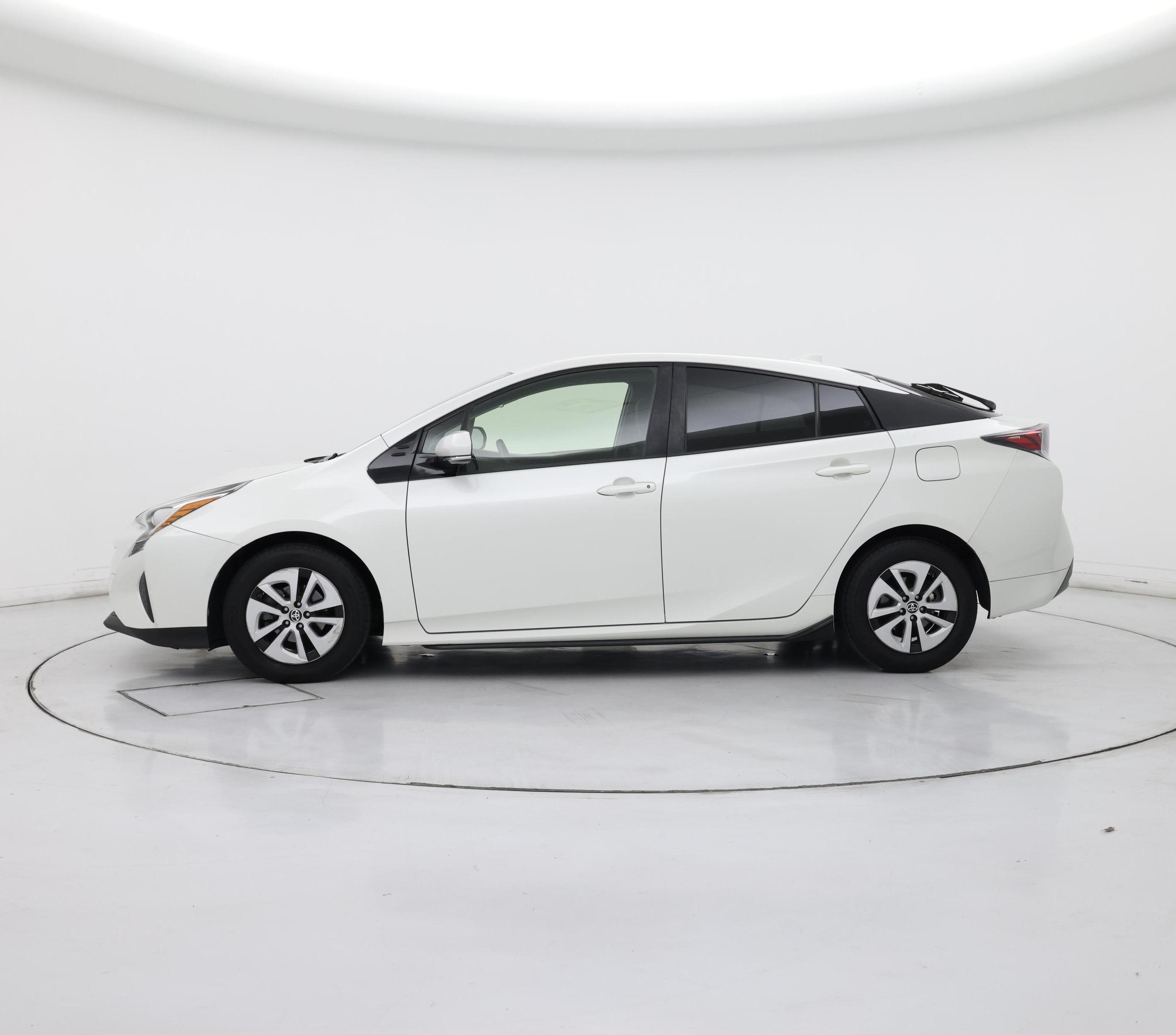 Thumbnail: 2017 Toyota Prius - 3