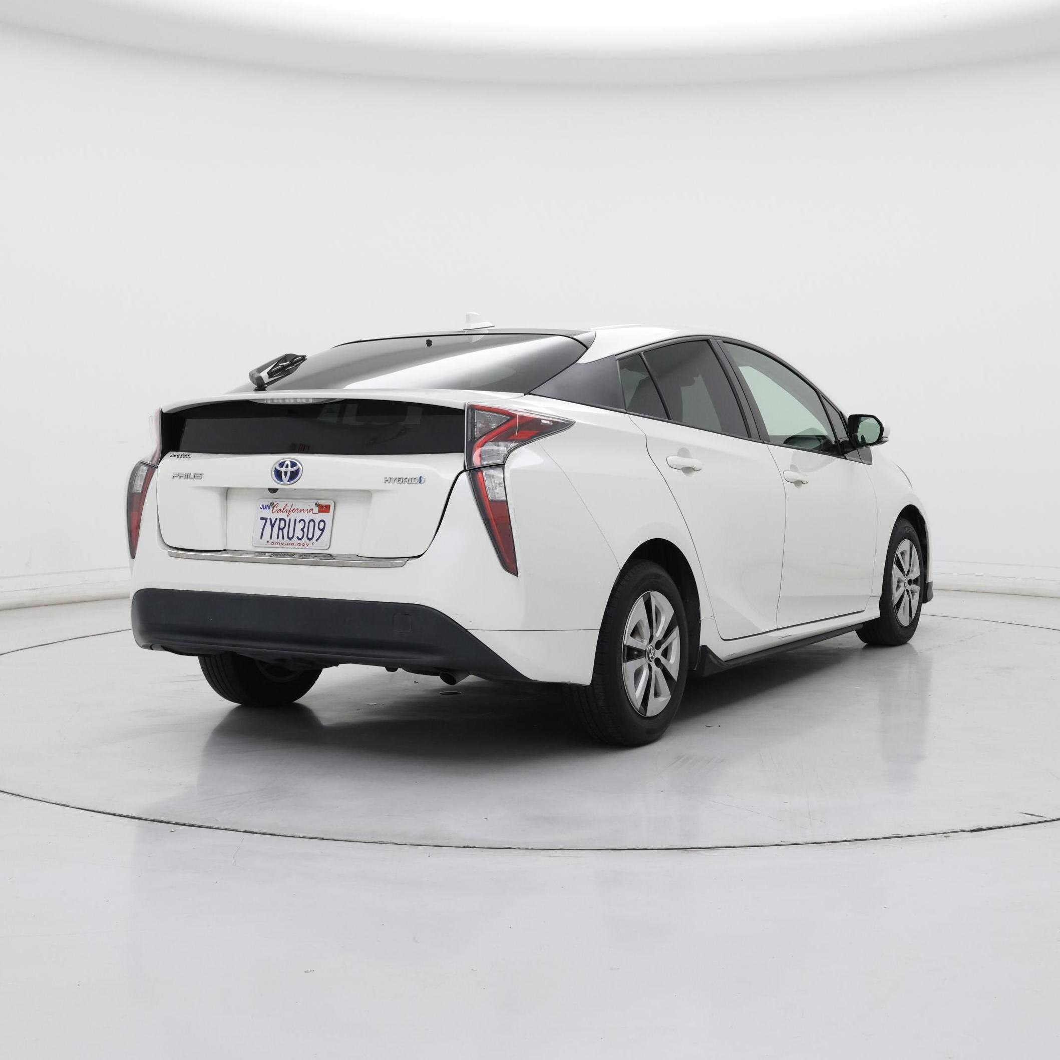 Thumbnail: 2017 Toyota Prius - 8