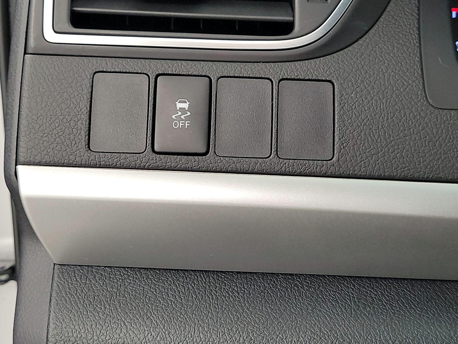 Thumbnail: 2016 Toyota Camry - 13
