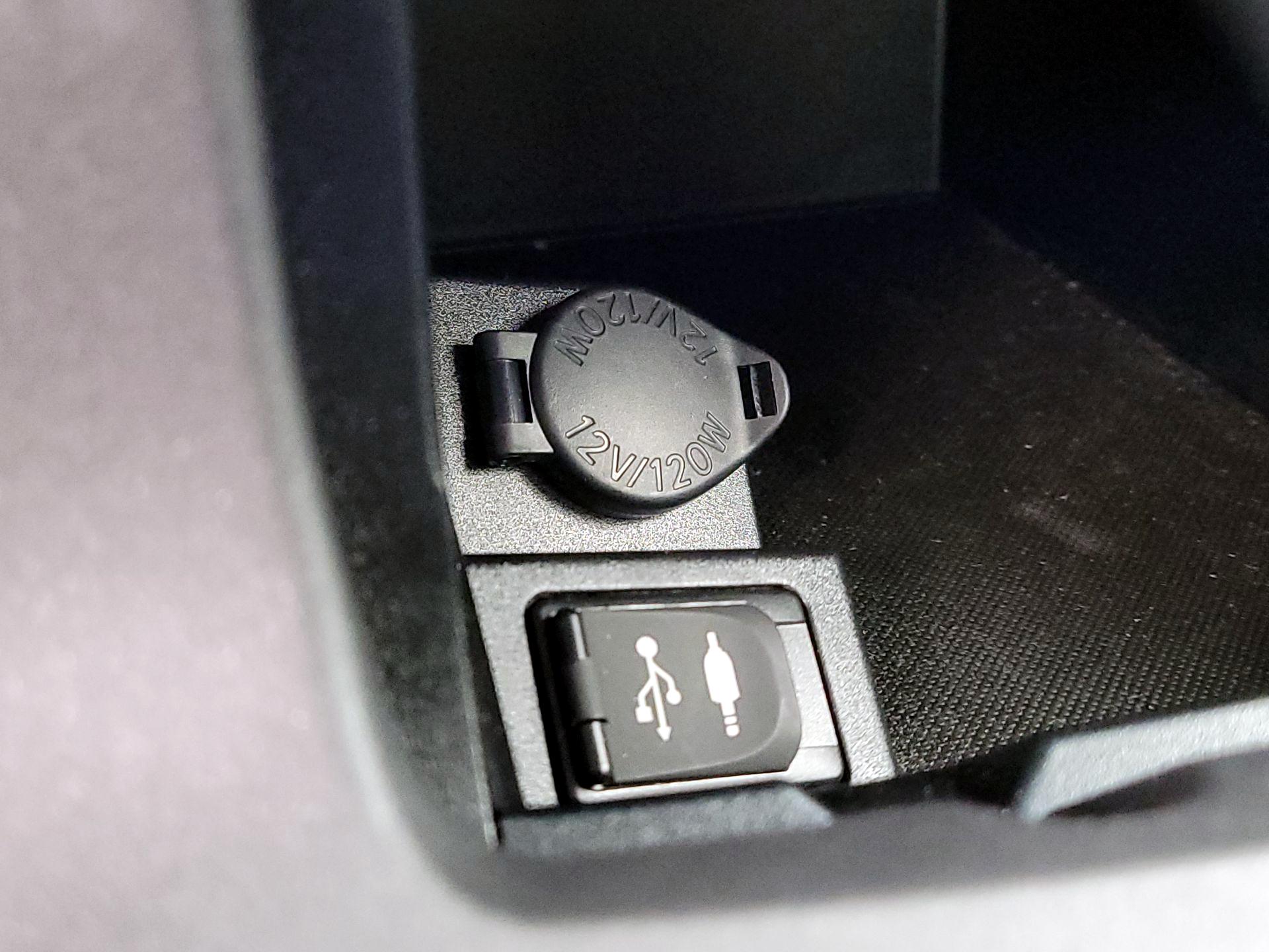 Thumbnail: 2016 Toyota Camry - 18