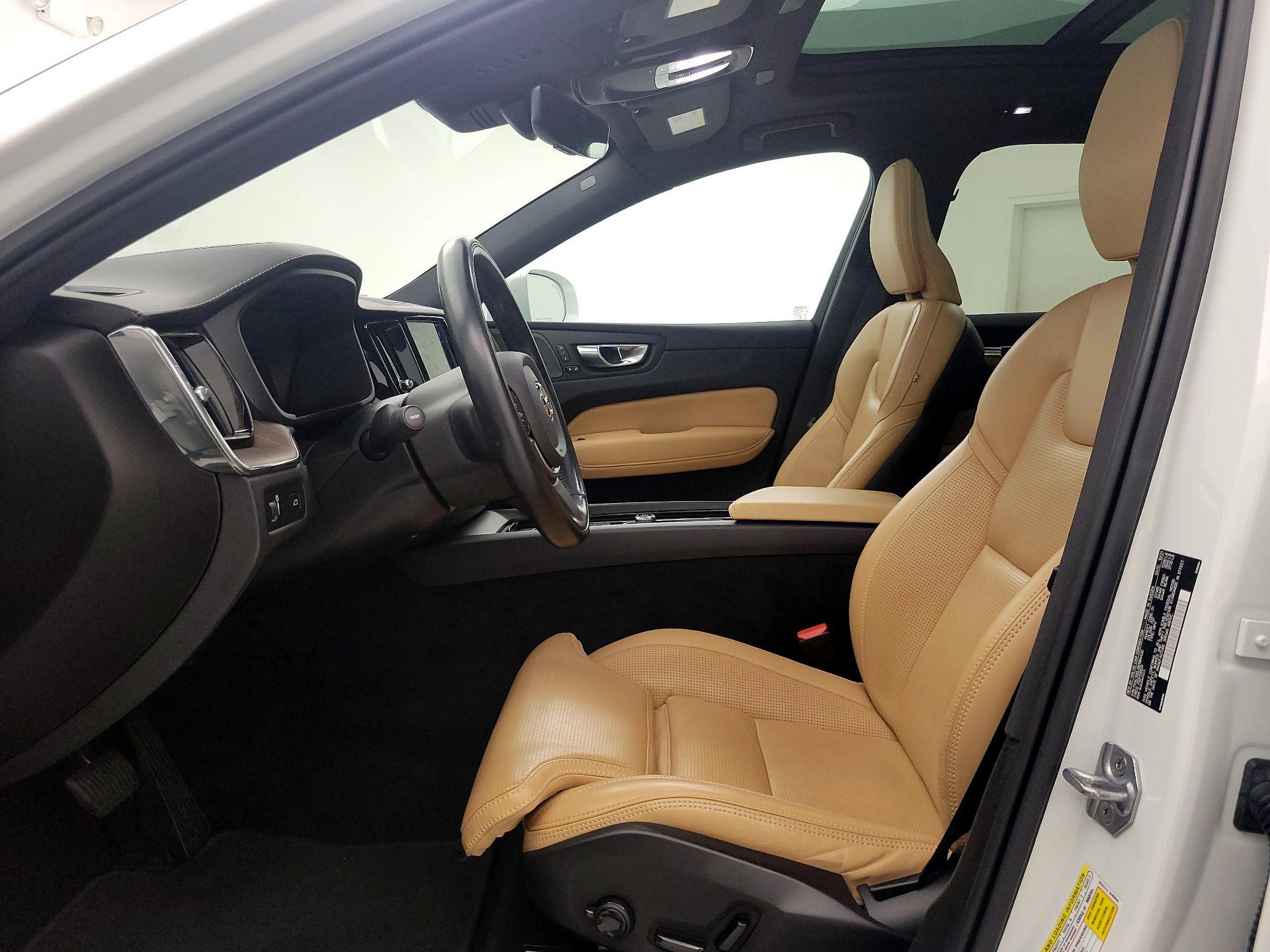 Thumbnail: 2022 Volvo XC60 - 9