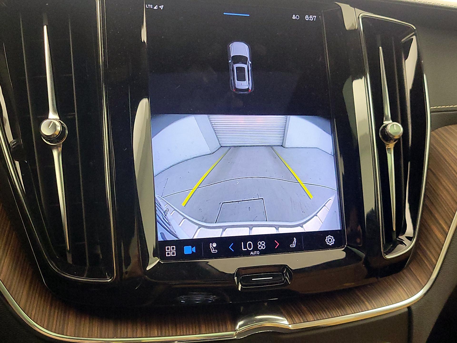 Thumbnail: 2022 Volvo XC60 - 13