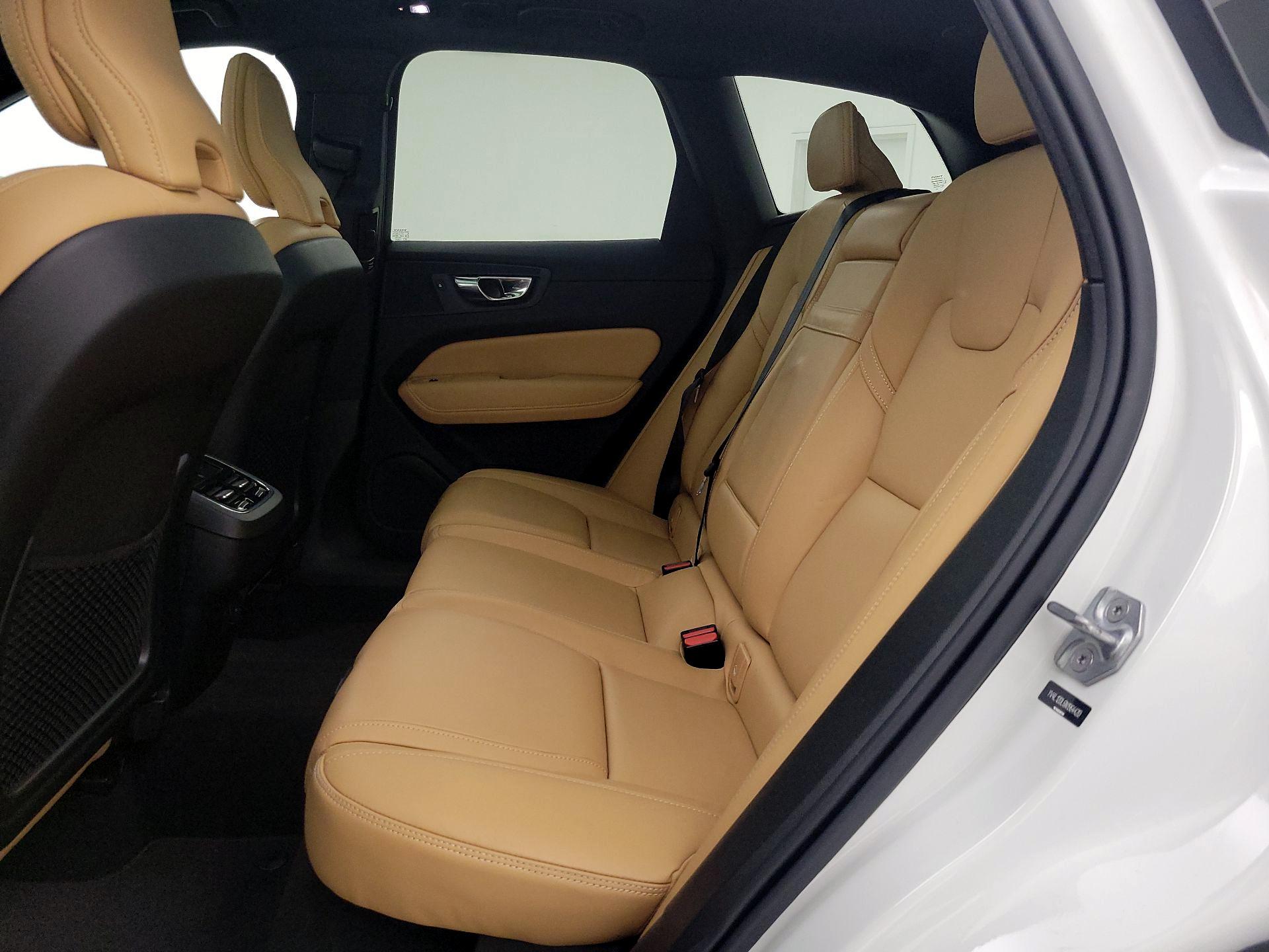 Thumbnail: 2022 Volvo XC60 - 19