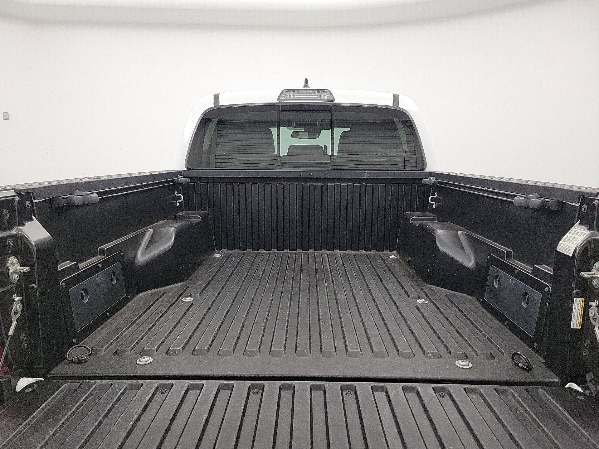 Thumbnail: 2018 Toyota Tacoma - 20