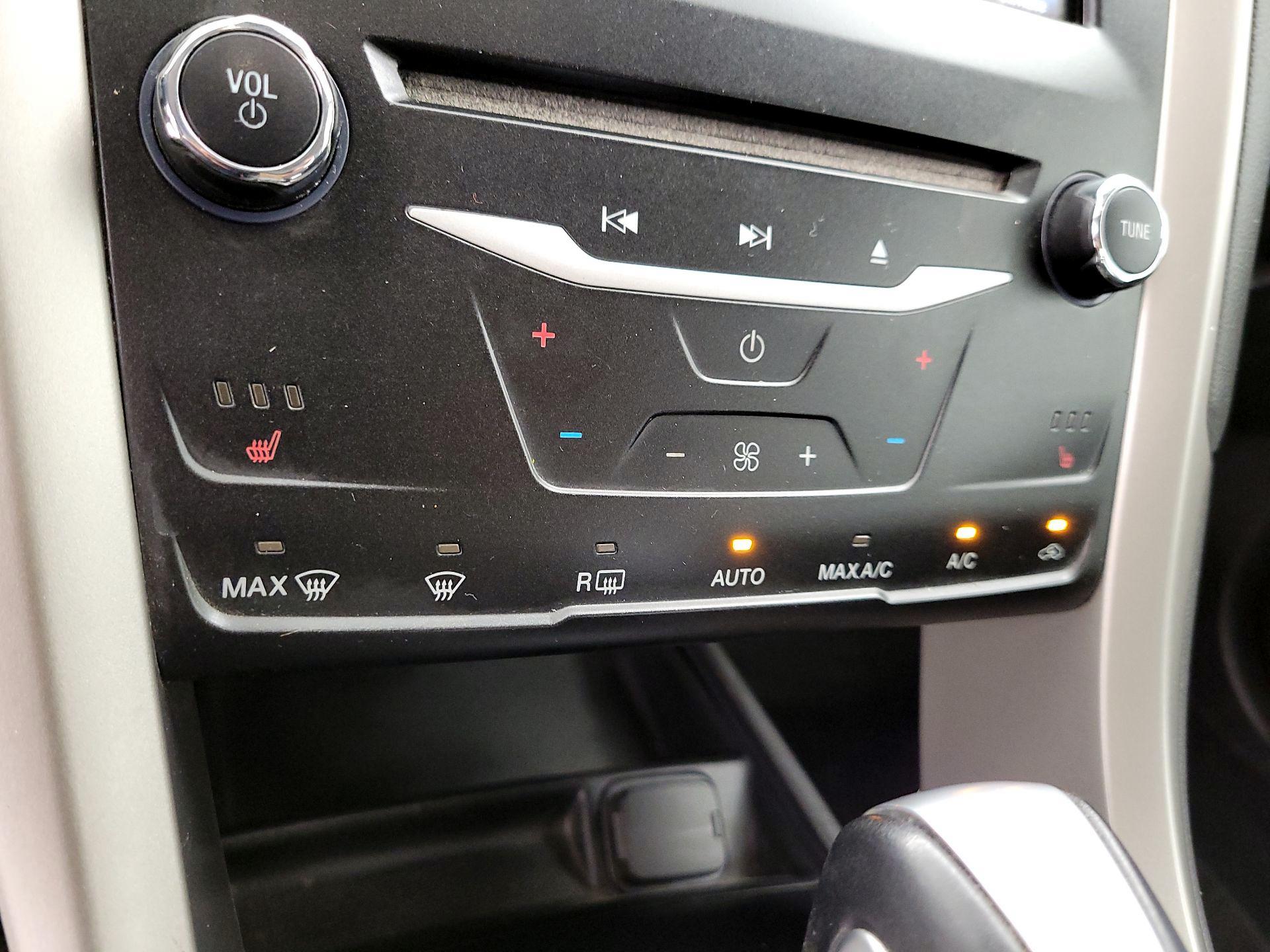 Thumbnail: 2014 Ford Fusion - 15