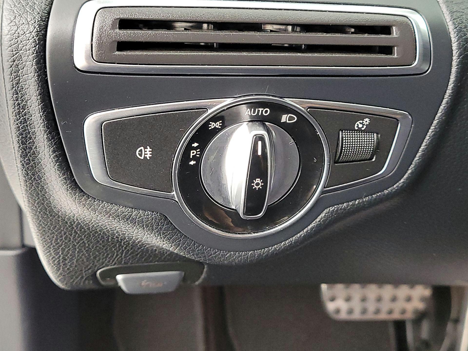 Thumbnail: 2015 Mercedes-Benz C-Class - 13