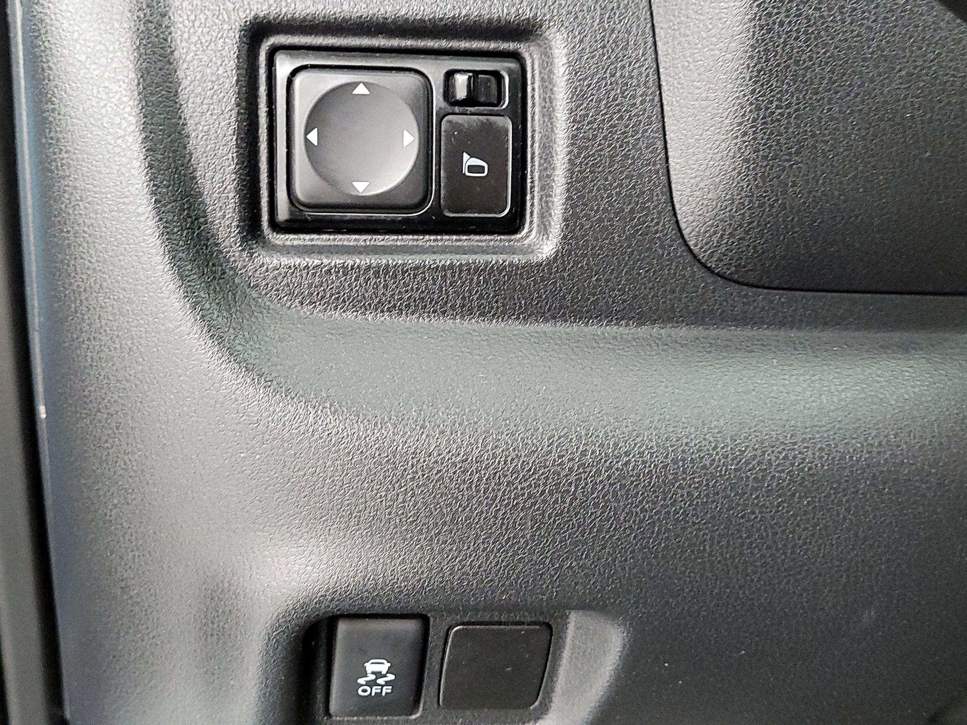 Thumbnail: 2015 Nissan Versa Note - 13