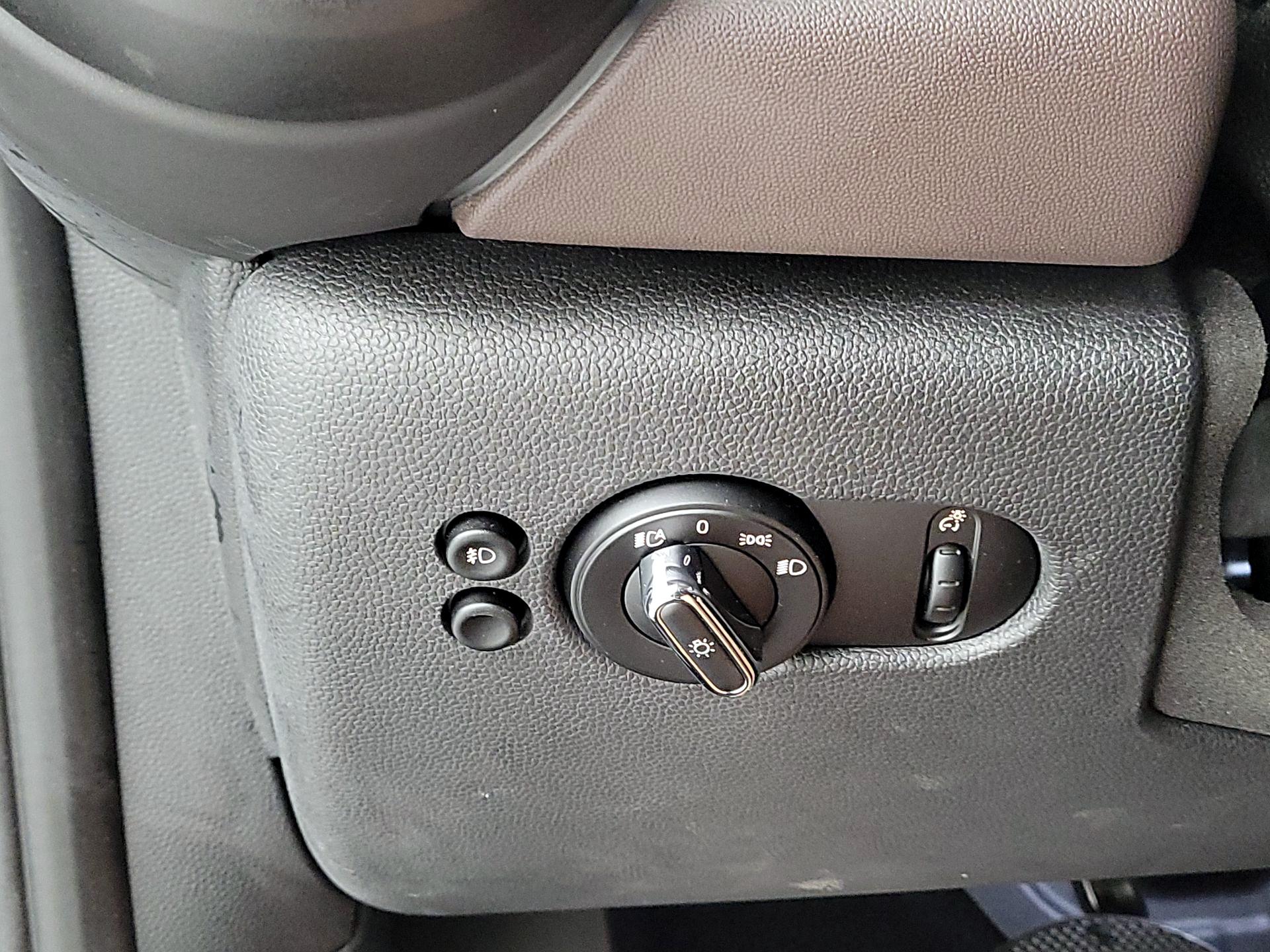 Thumbnail: 2015 MINI Cooper Hardtop - 13