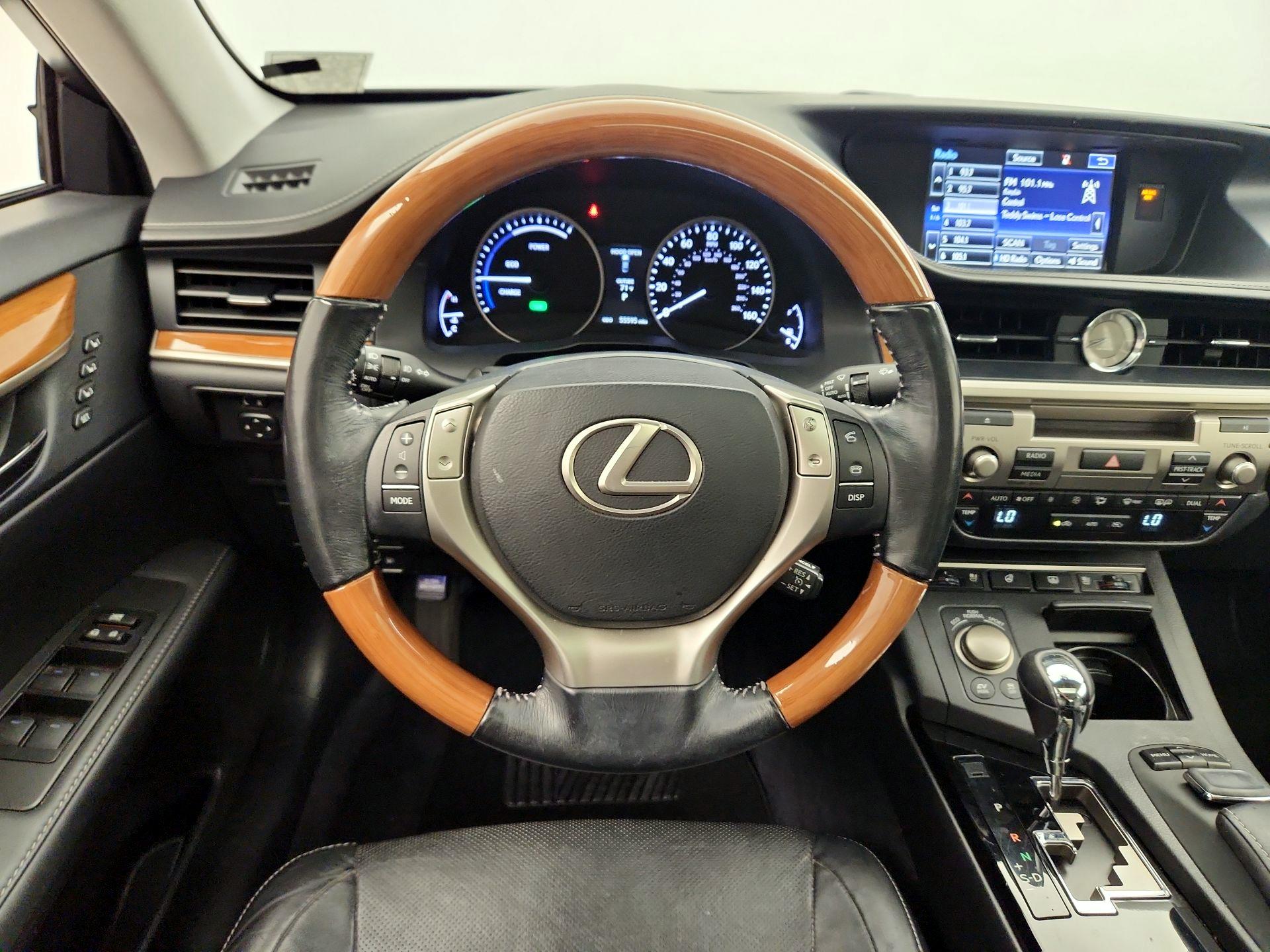 Thumbnail: 2015 Lexus ES - 10