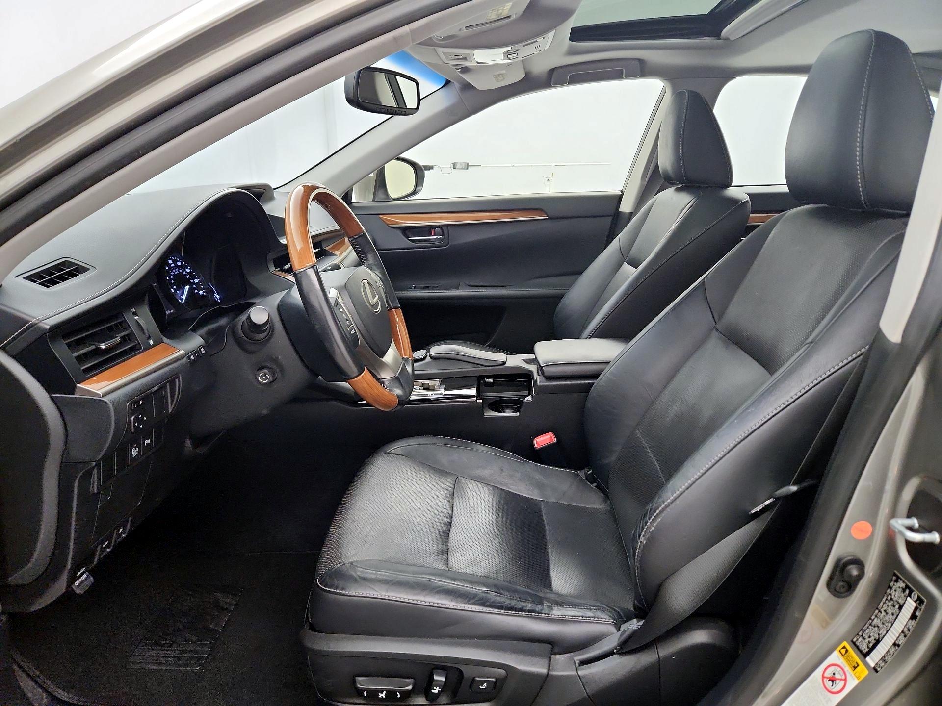Thumbnail: 2015 Lexus ES - 11