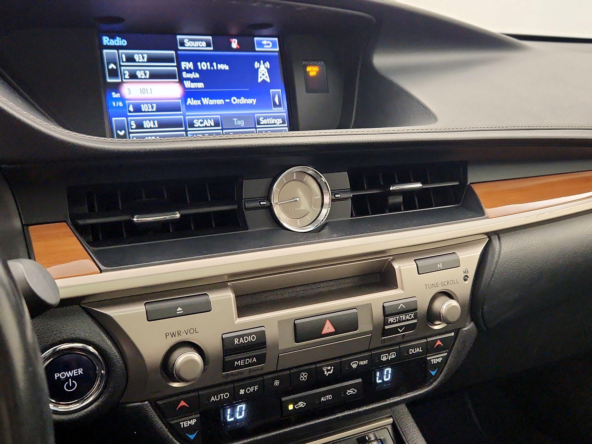Thumbnail: 2015 Lexus ES - 15