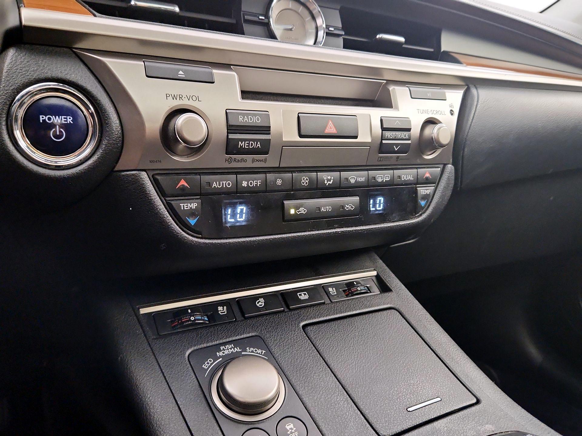 Thumbnail: 2015 Lexus ES - 16