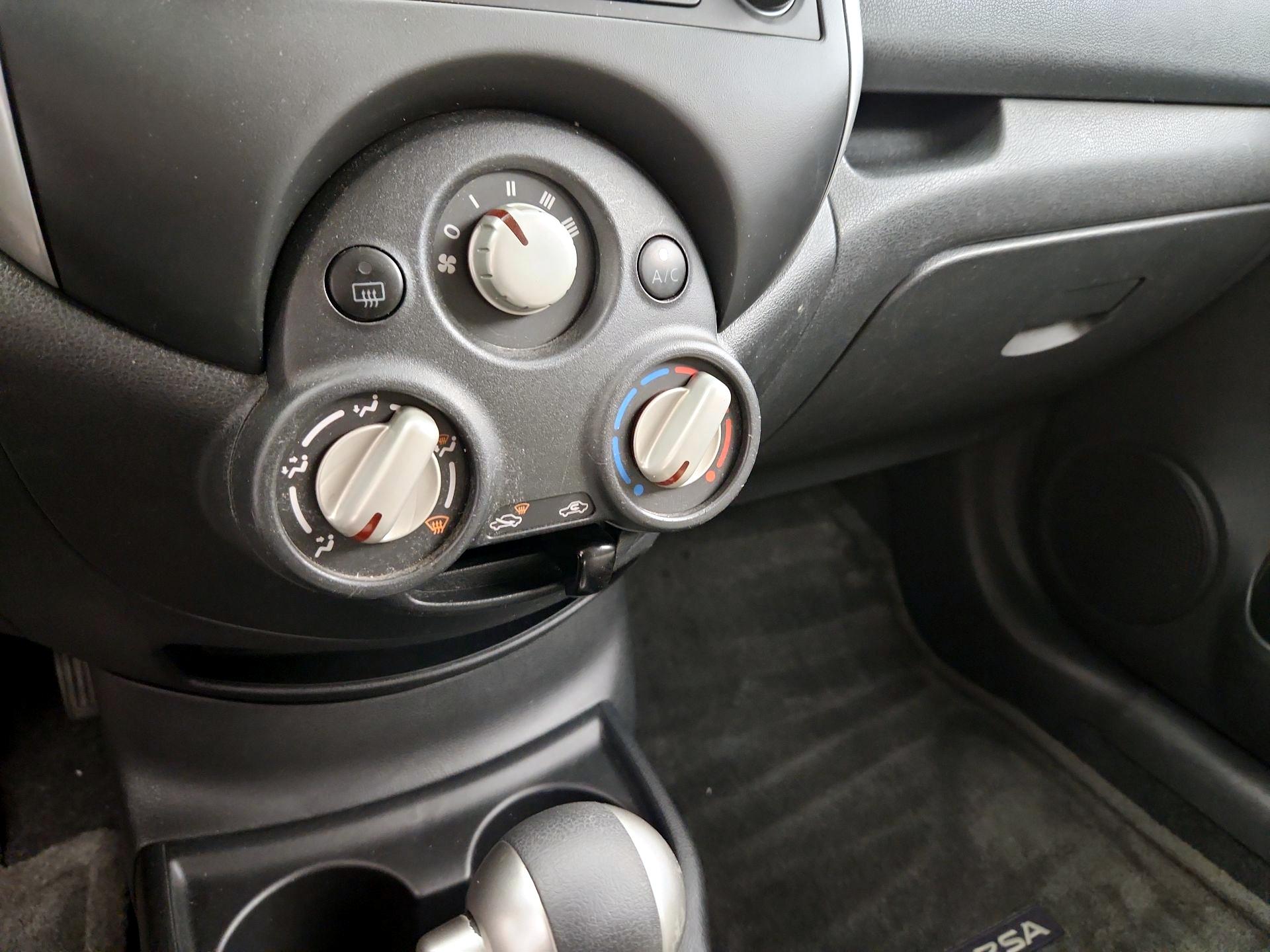 Thumbnail: 2014 Nissan Versa Note - 15