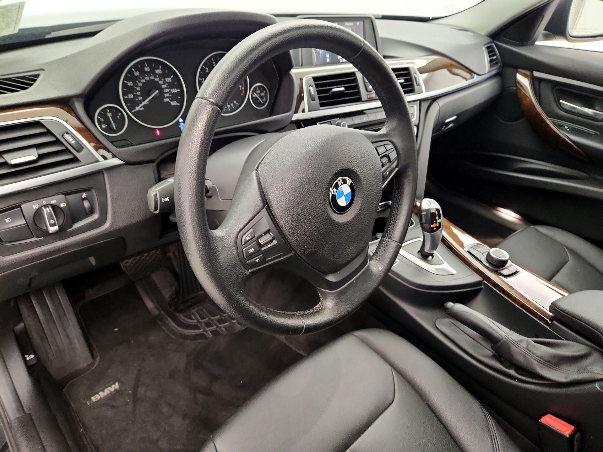 Thumbnail: 2016 BMW 3 Series - 9