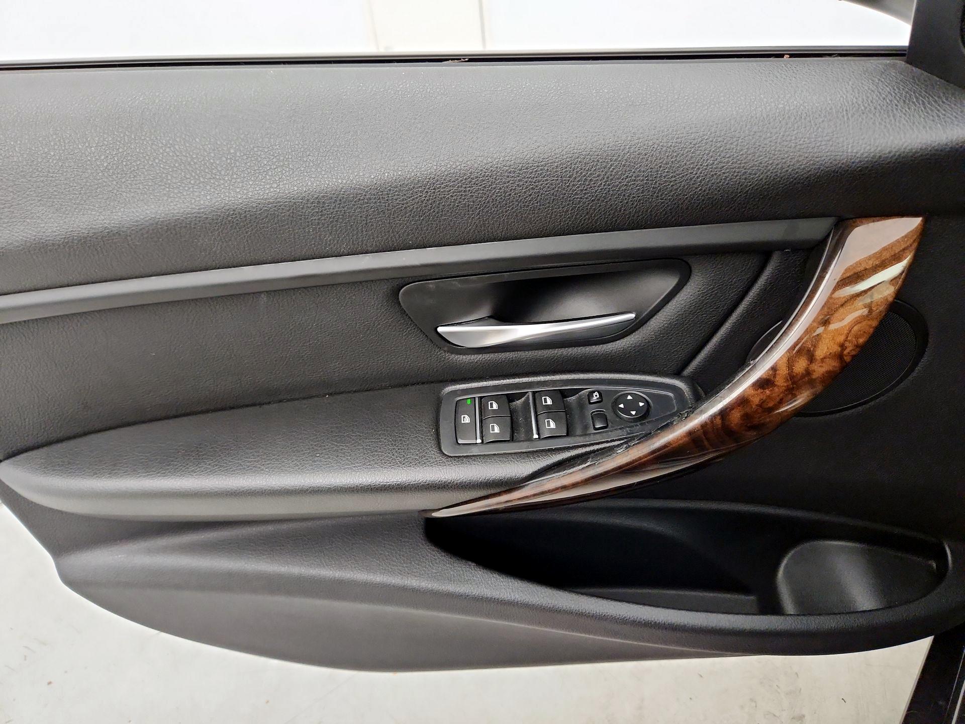 Thumbnail: 2016 BMW 3 Series - 12
