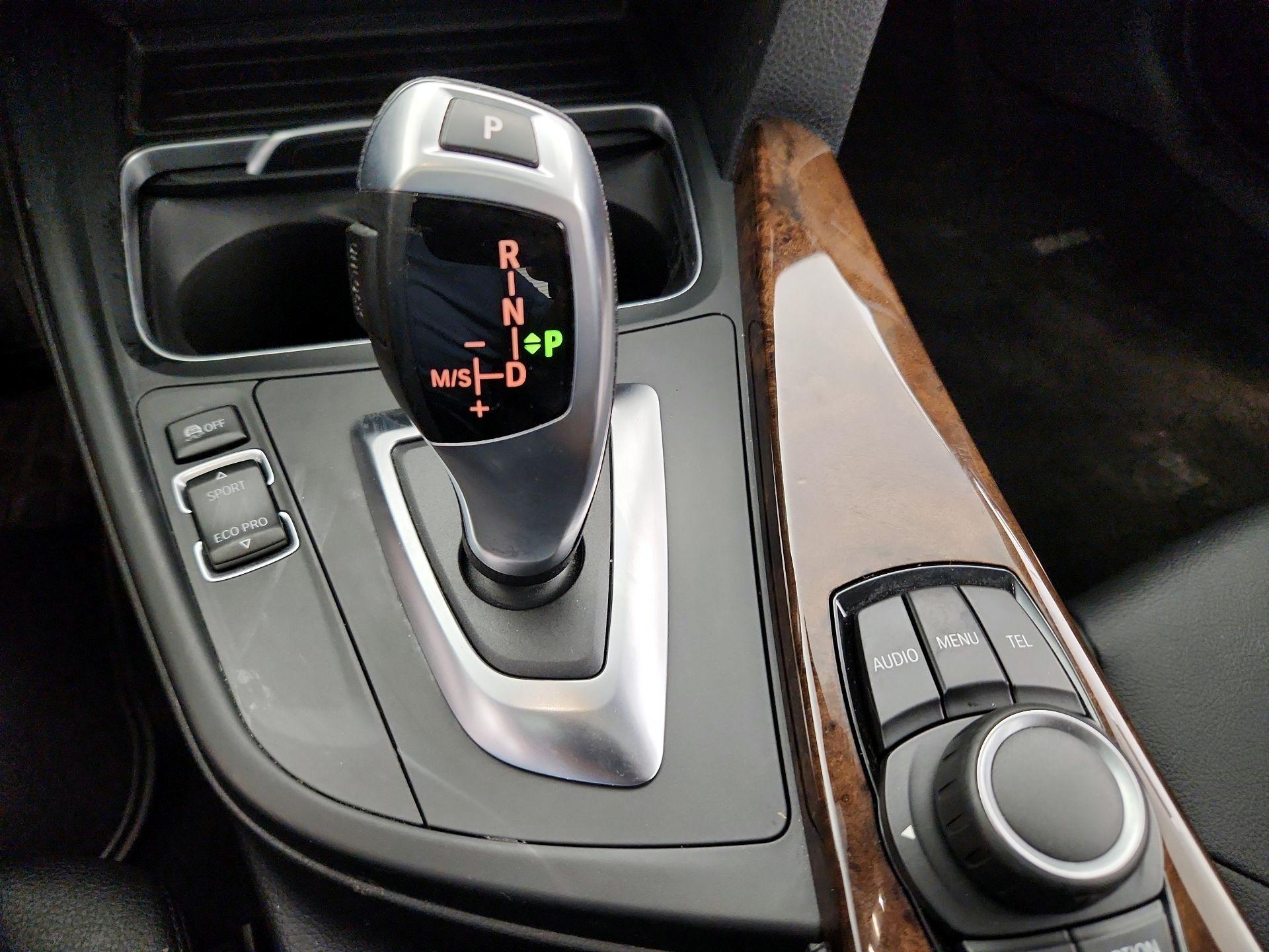 Thumbnail: 2016 BMW 3 Series - 16