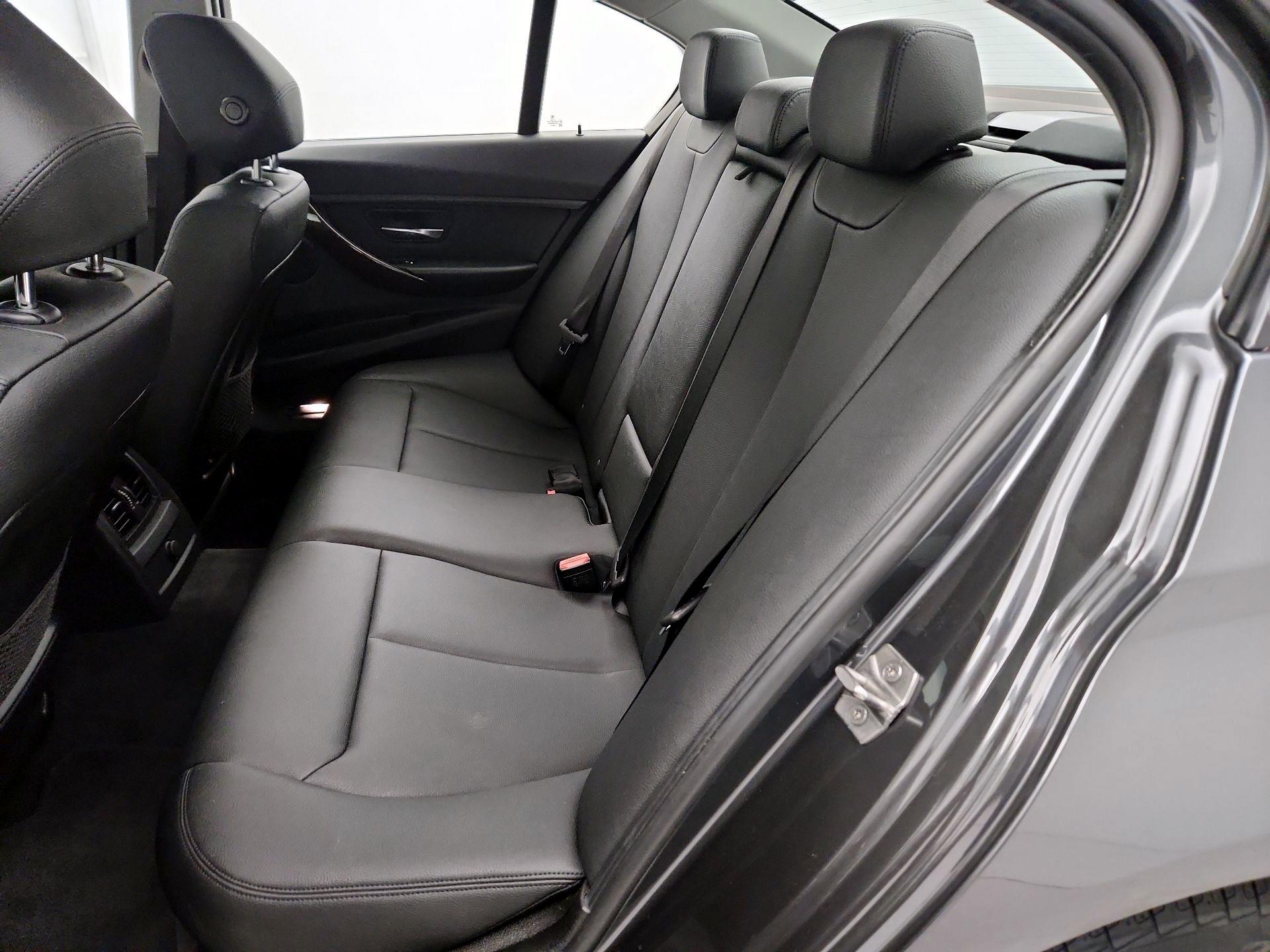 Thumbnail: 2016 BMW 3 Series - 18