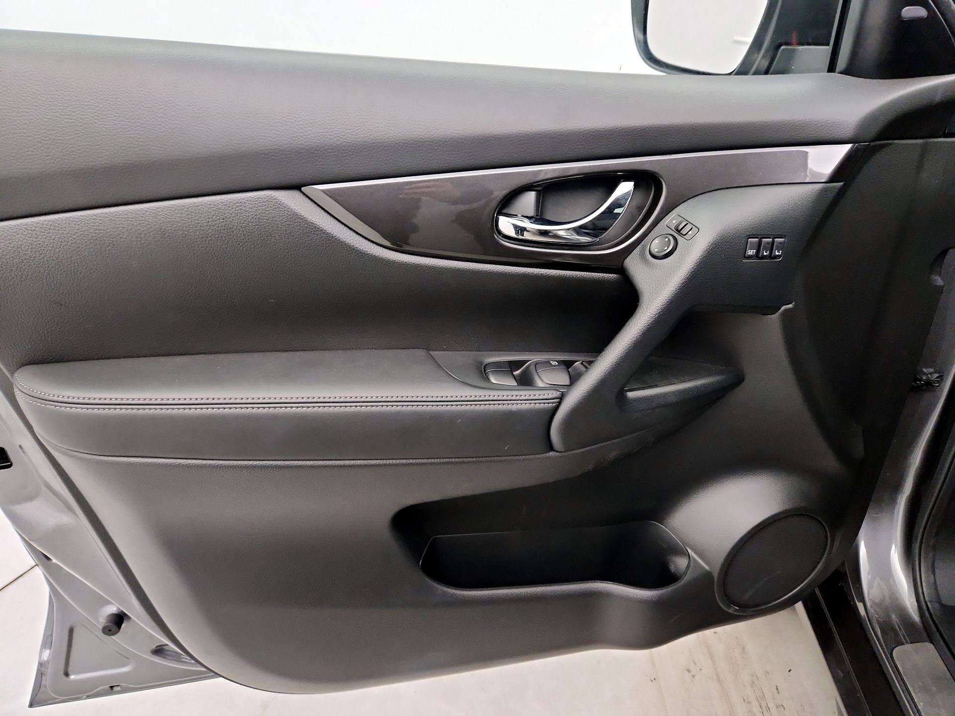 Thumbnail: 2020 Nissan Rogue - 12