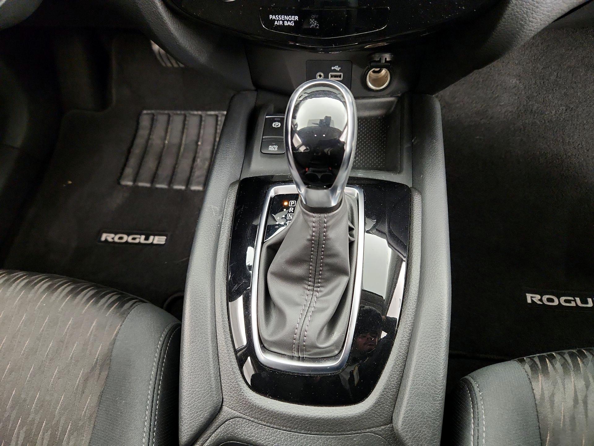 Thumbnail: 2020 Nissan Rogue - 18