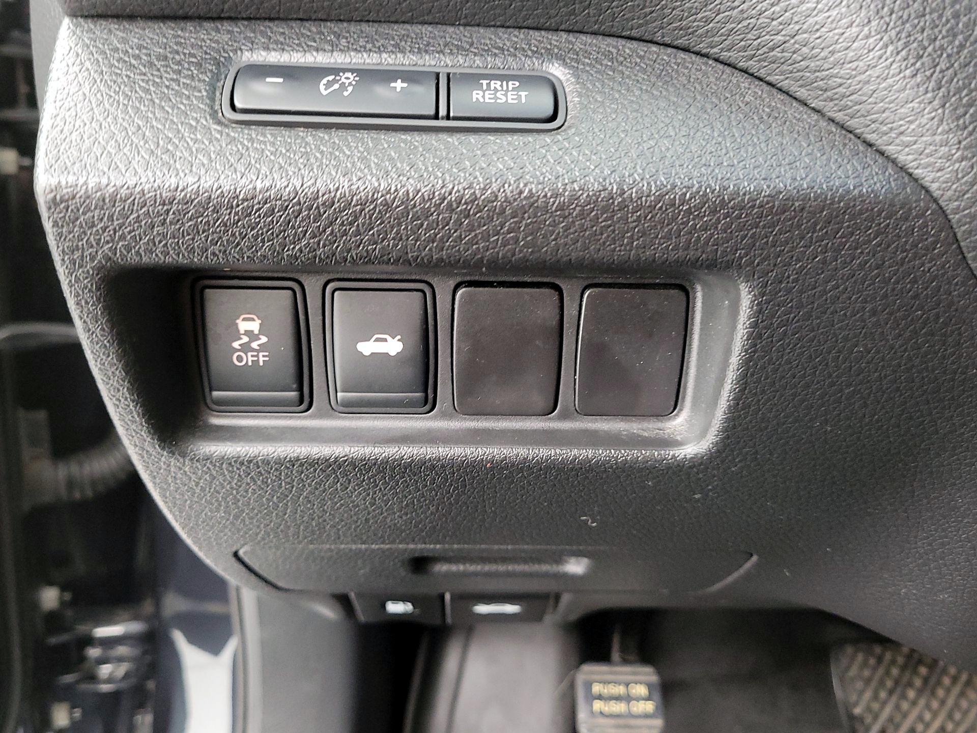 Thumbnail: 2014 Nissan Altima - 13