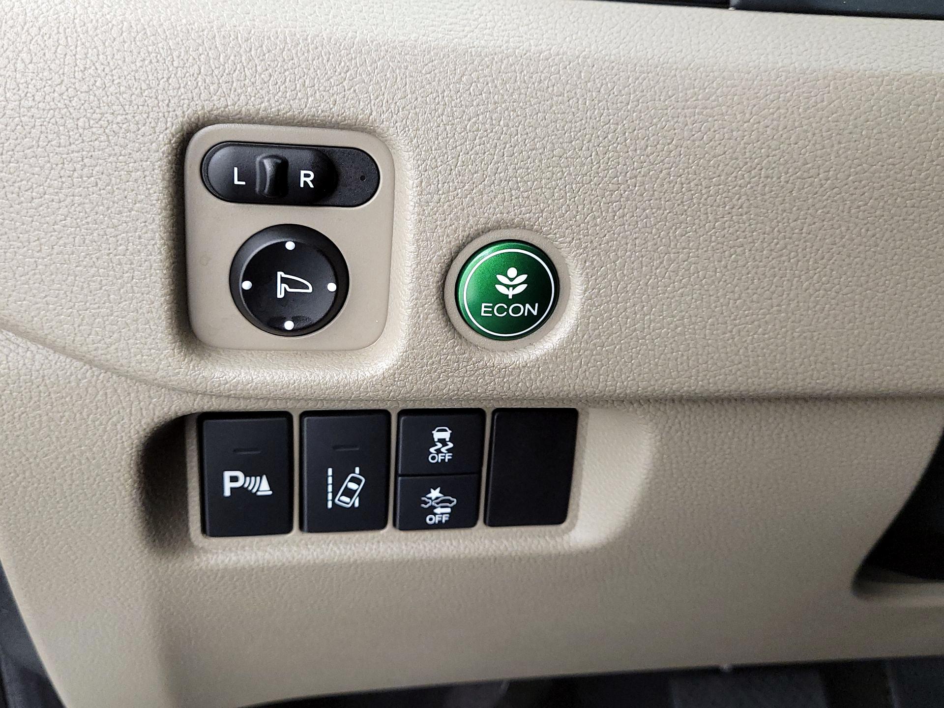 Thumbnail: 2016 Honda Pilot - 13