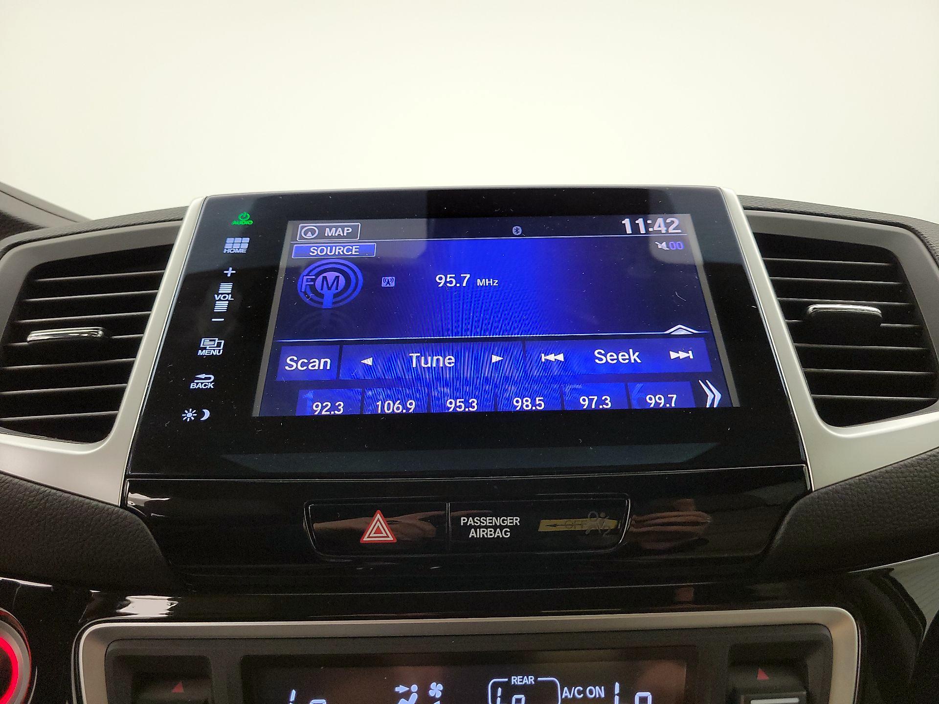Thumbnail: 2016 Honda Pilot - 16