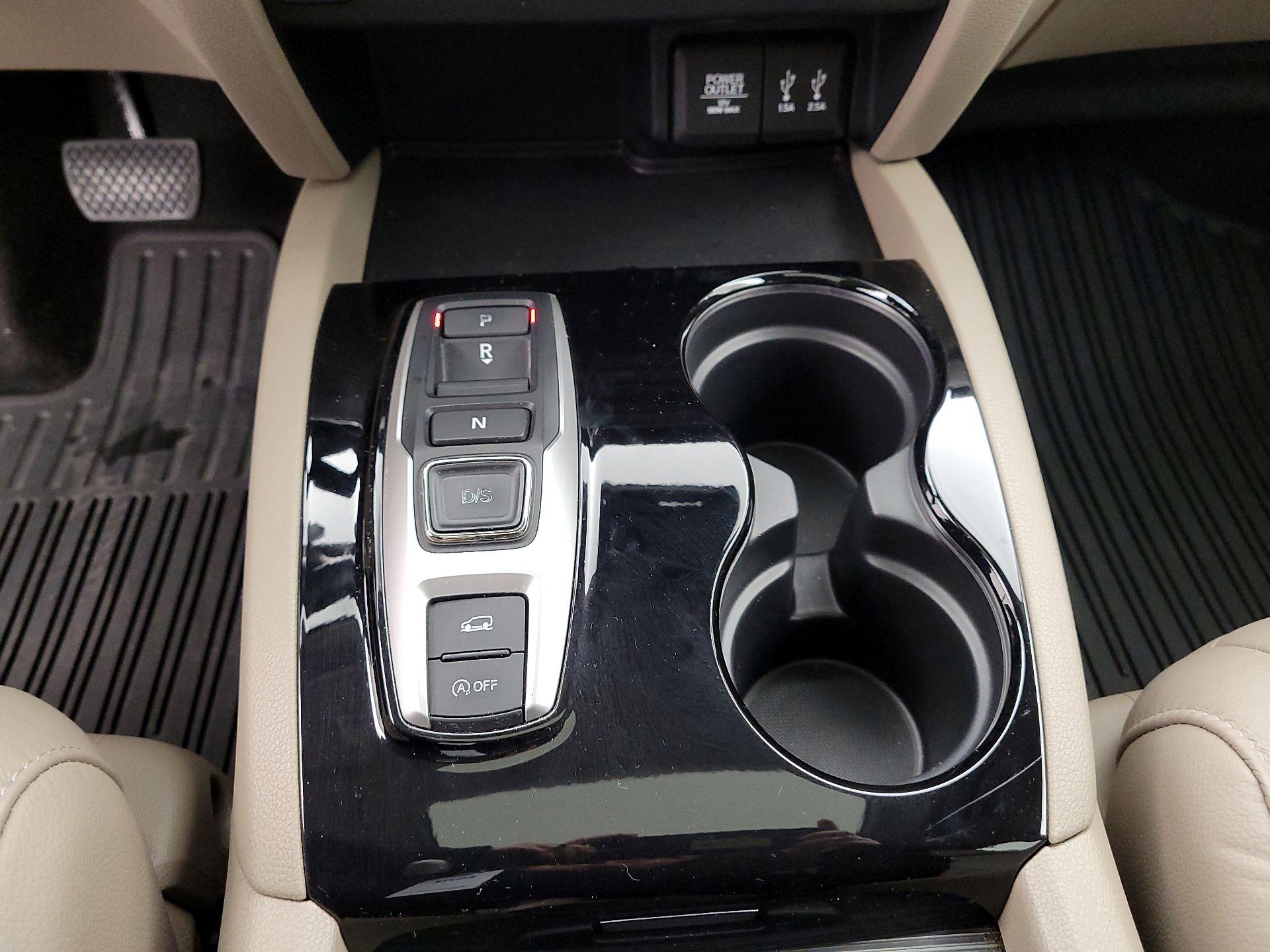 Thumbnail: 2016 Honda Pilot - 18