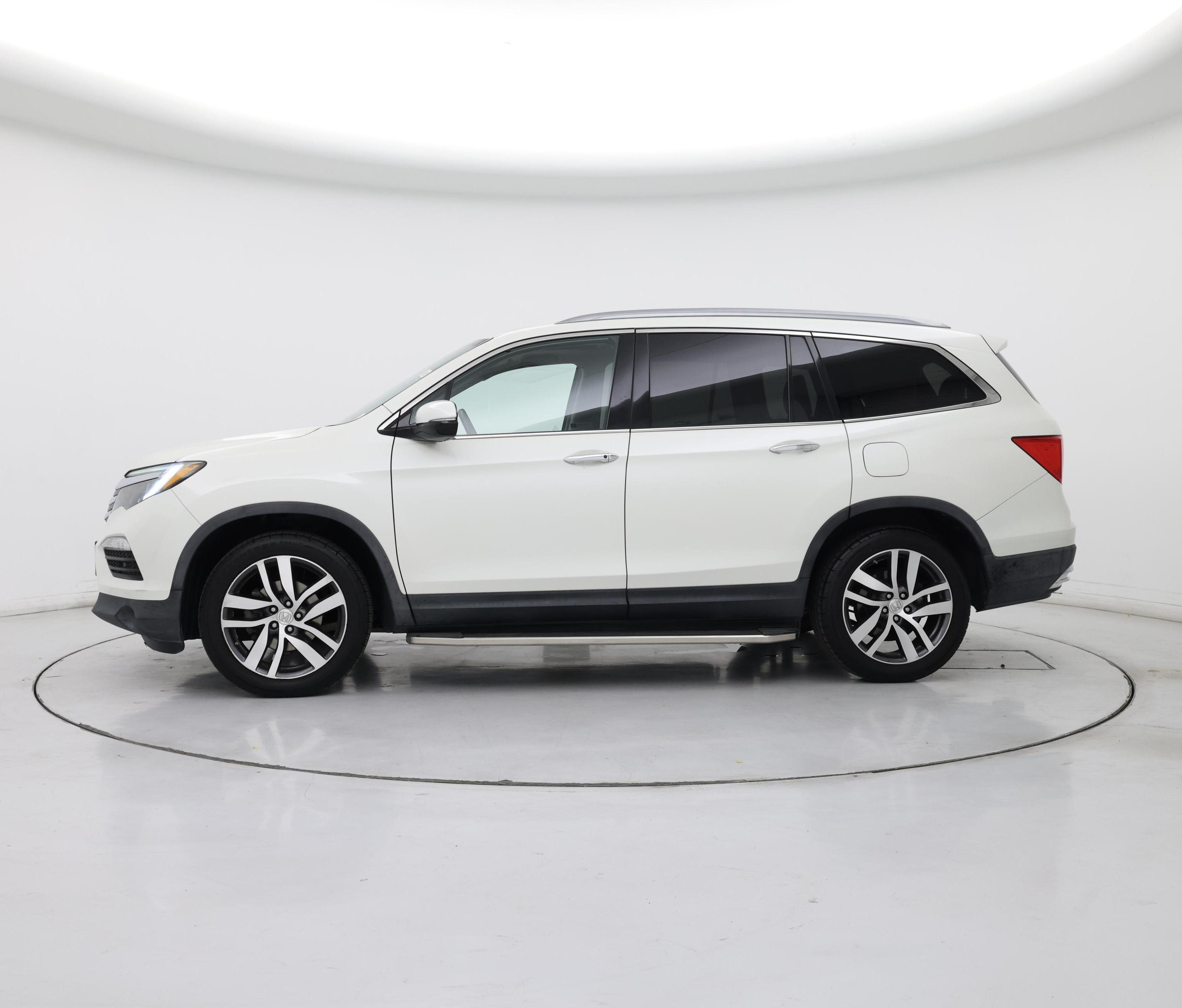 Thumbnail: 2016 Honda Pilot - 3
