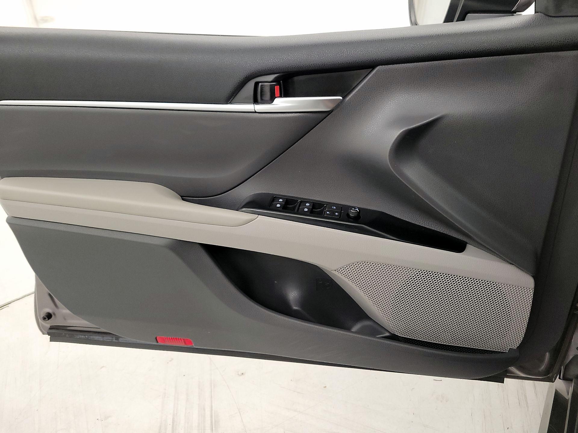 Thumbnail: 2020 Toyota Camry - 12